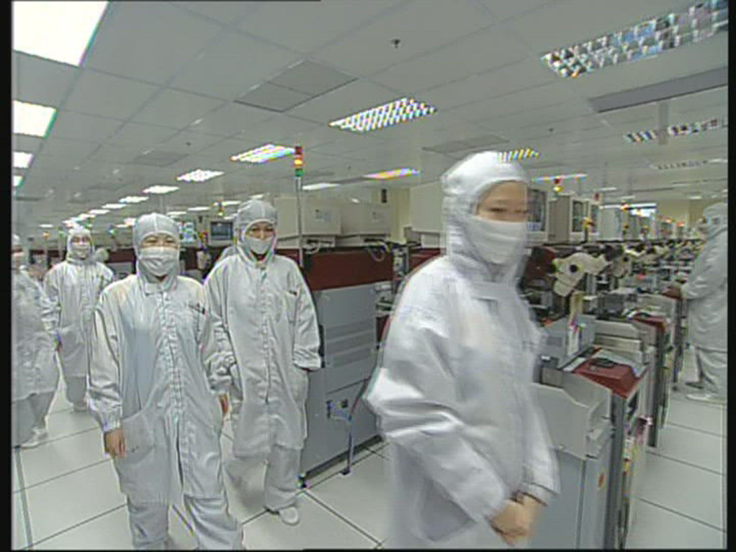 813340856 / Worker / Chip Production