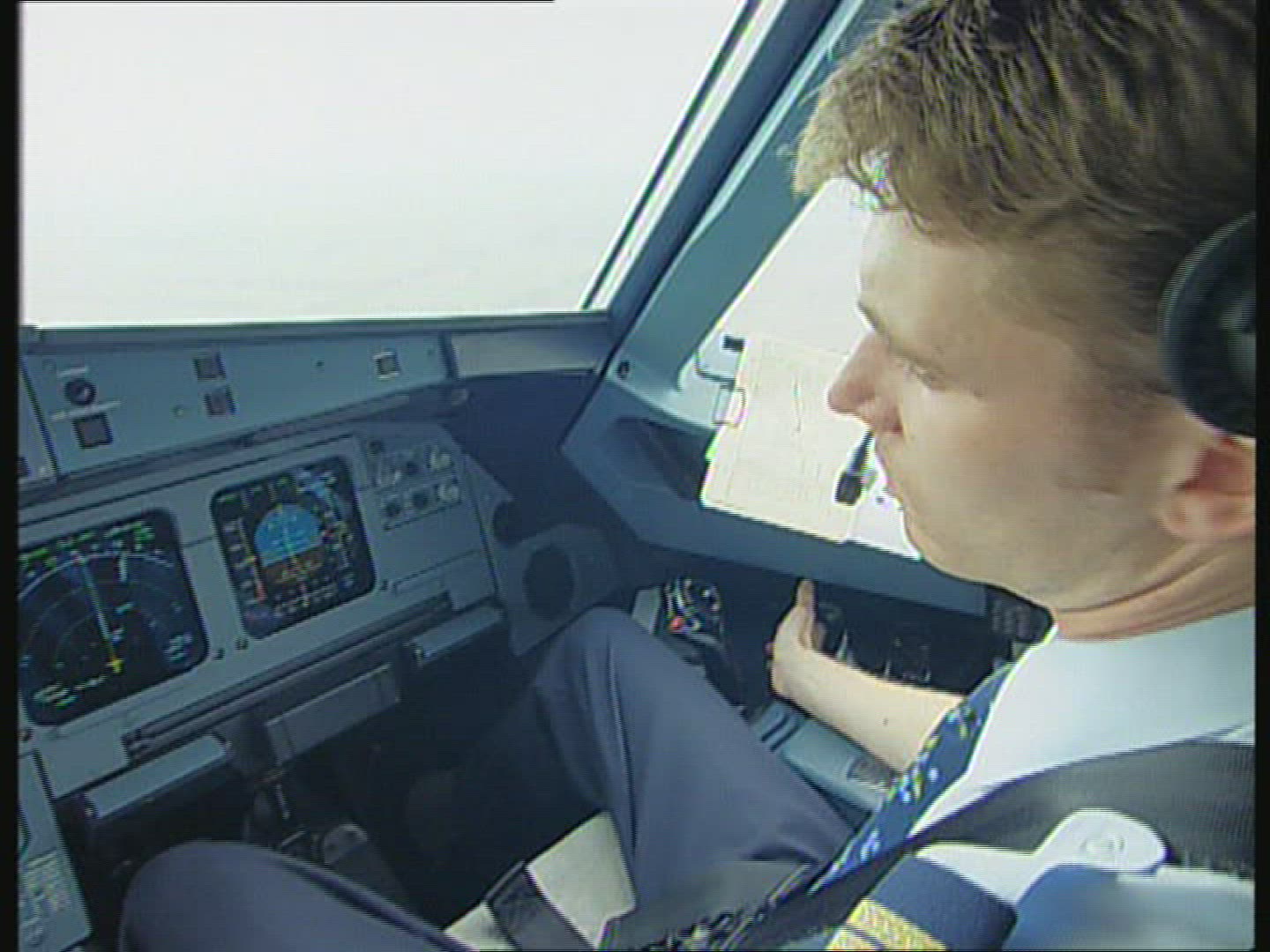 407605349 / Aeroplane / Landing