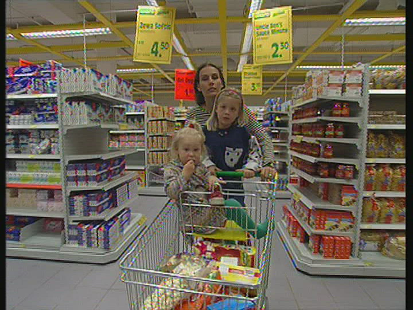 664243095 / Supermarket / Shelf