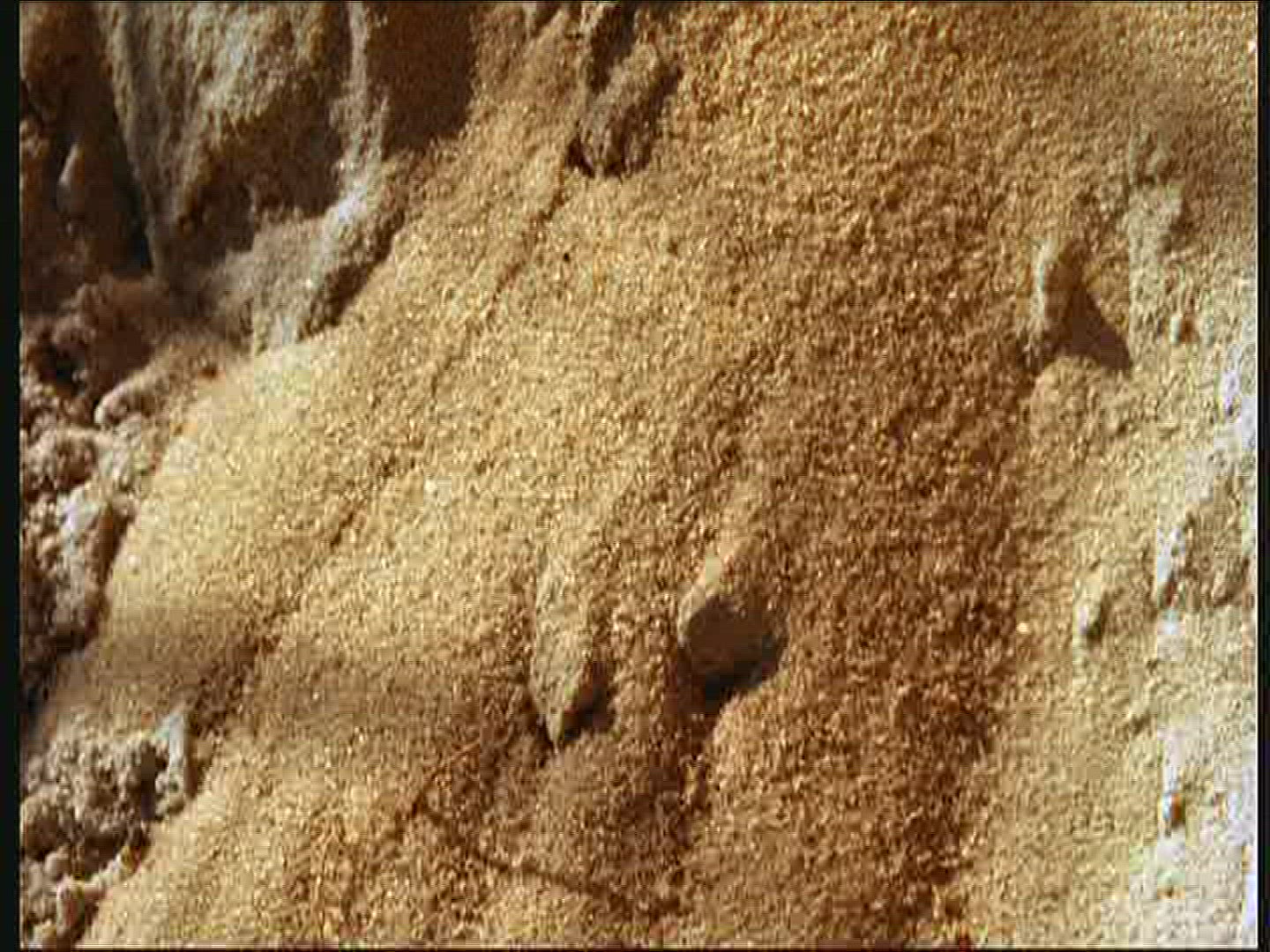 232895399 / Sand / Trickling / Poland