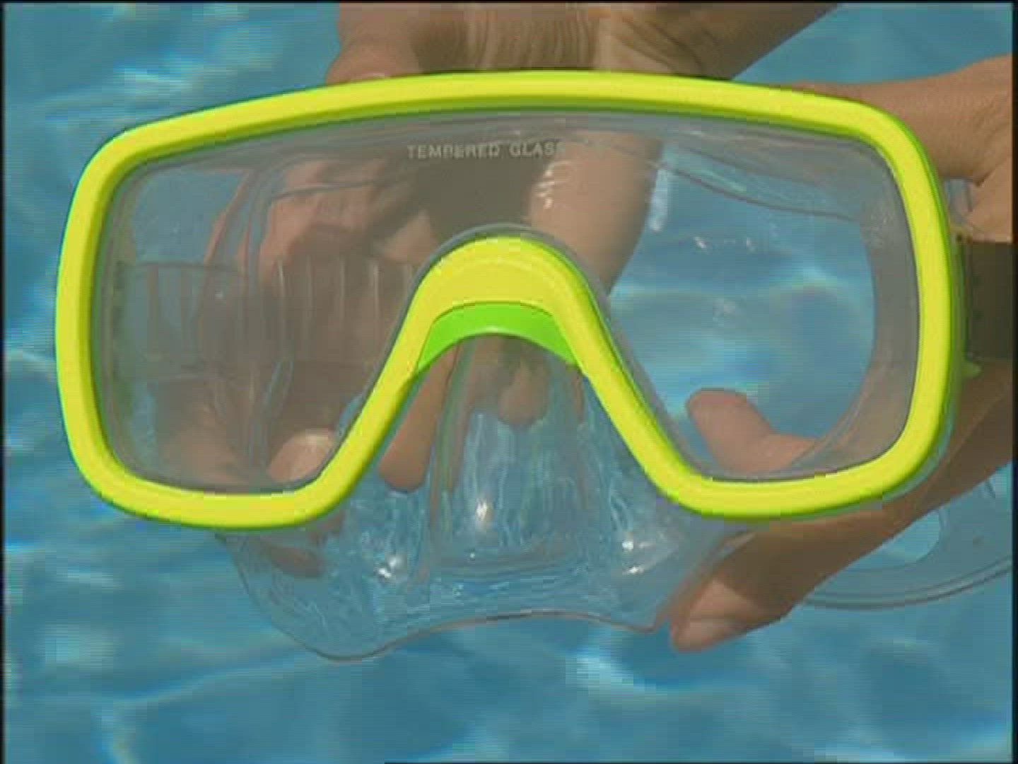 239472086 / Saliva / Diving Goggles / Computer Animation