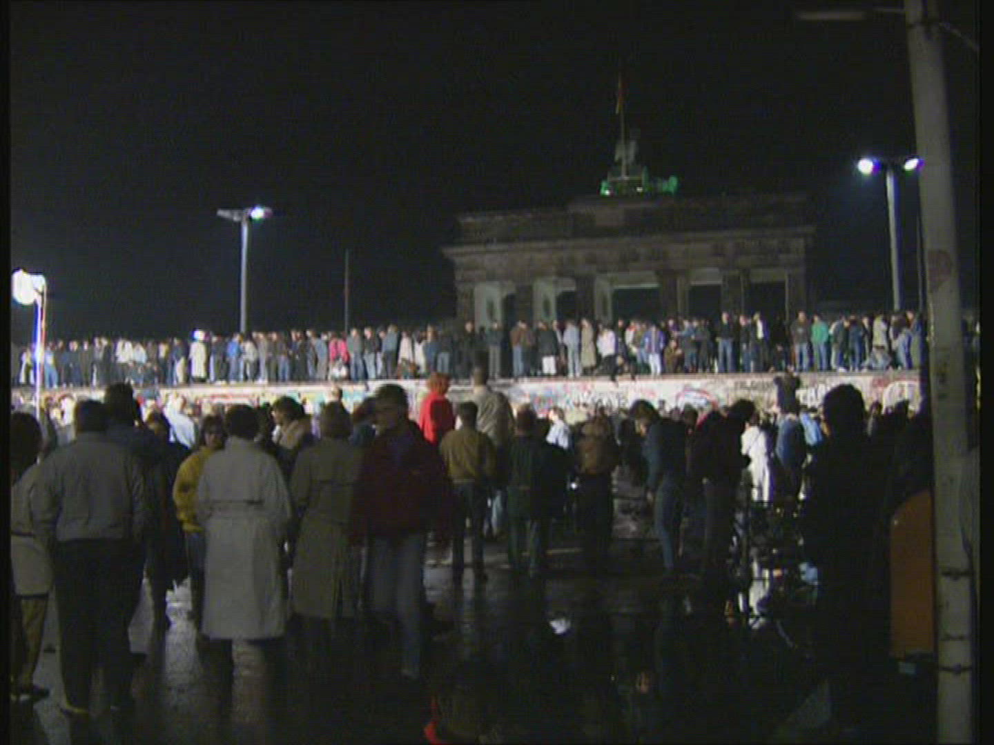 592773399 / Fall of the Berlin Wall / Night / Germany / 1989