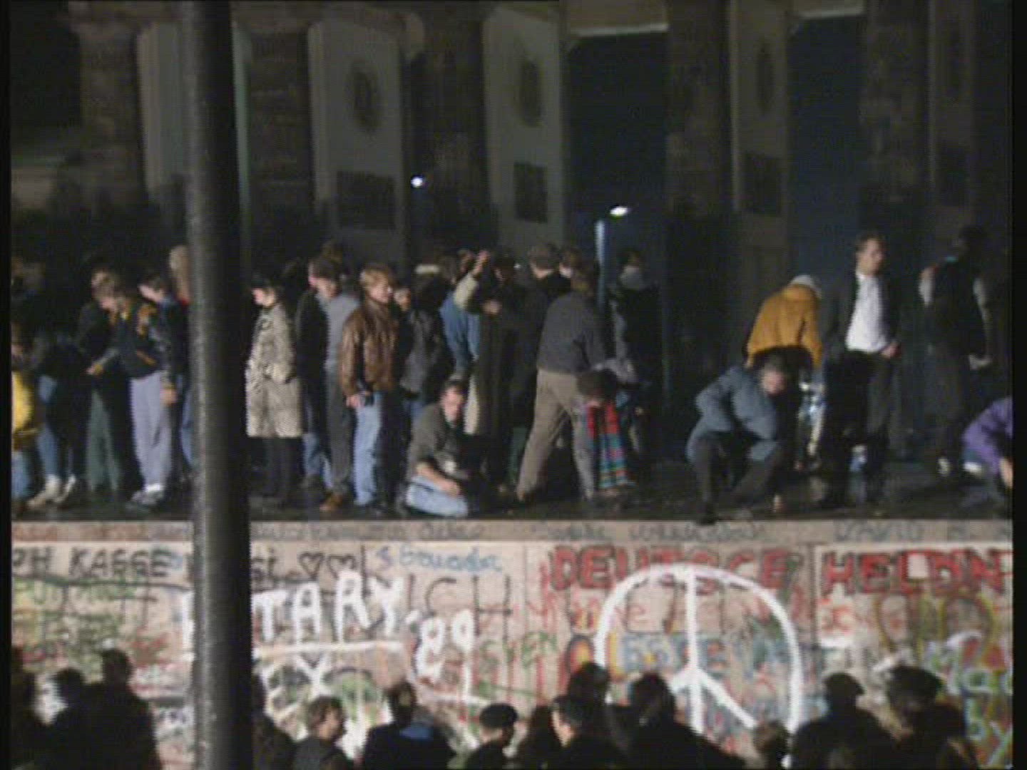 191720768 / Fall of the Berlin Wall / Night / Germany / 1989