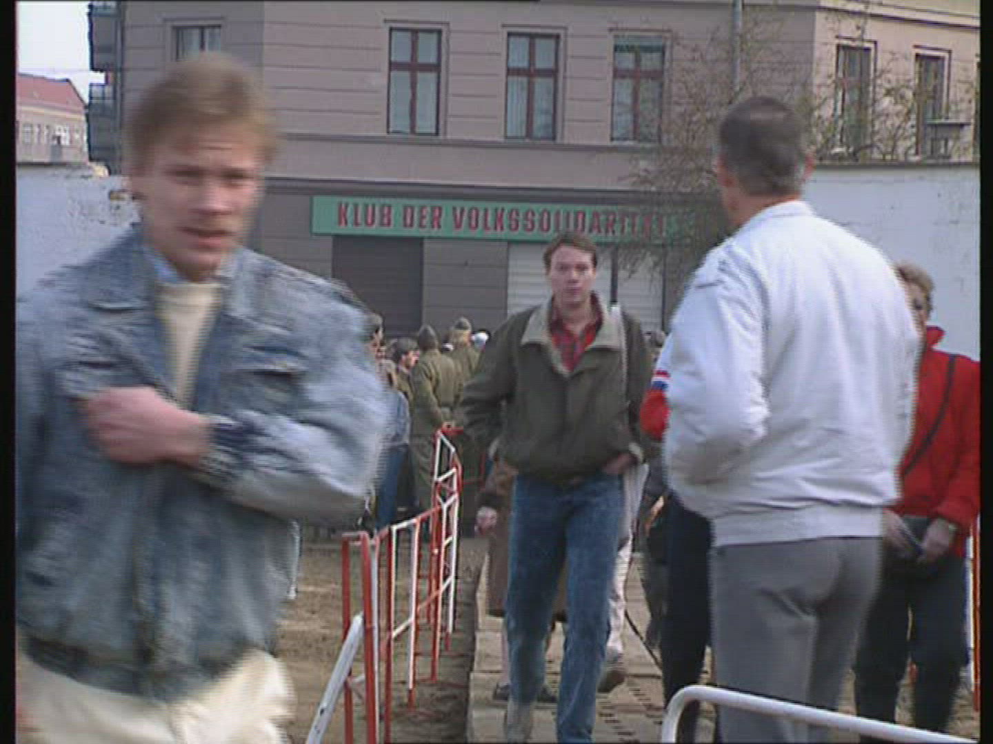 516517511 / Fall of the Berlin Wall / Border Crossing / Day / Germany / 1989