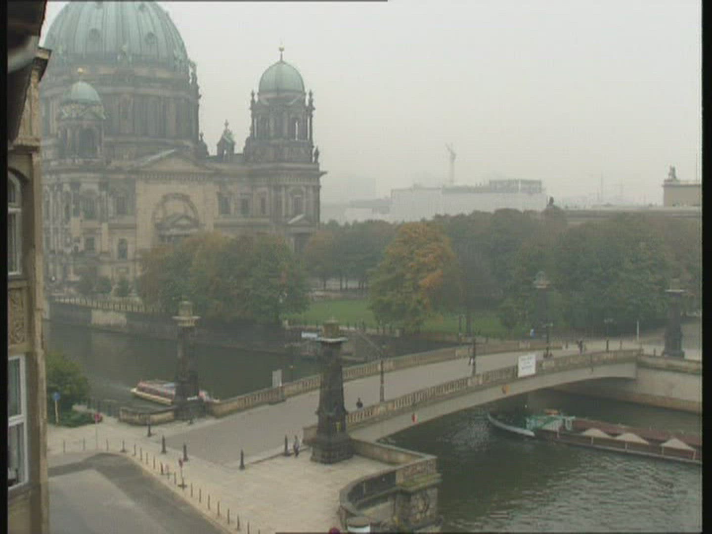 140114521 / Building / Berlin / Germany / 1989