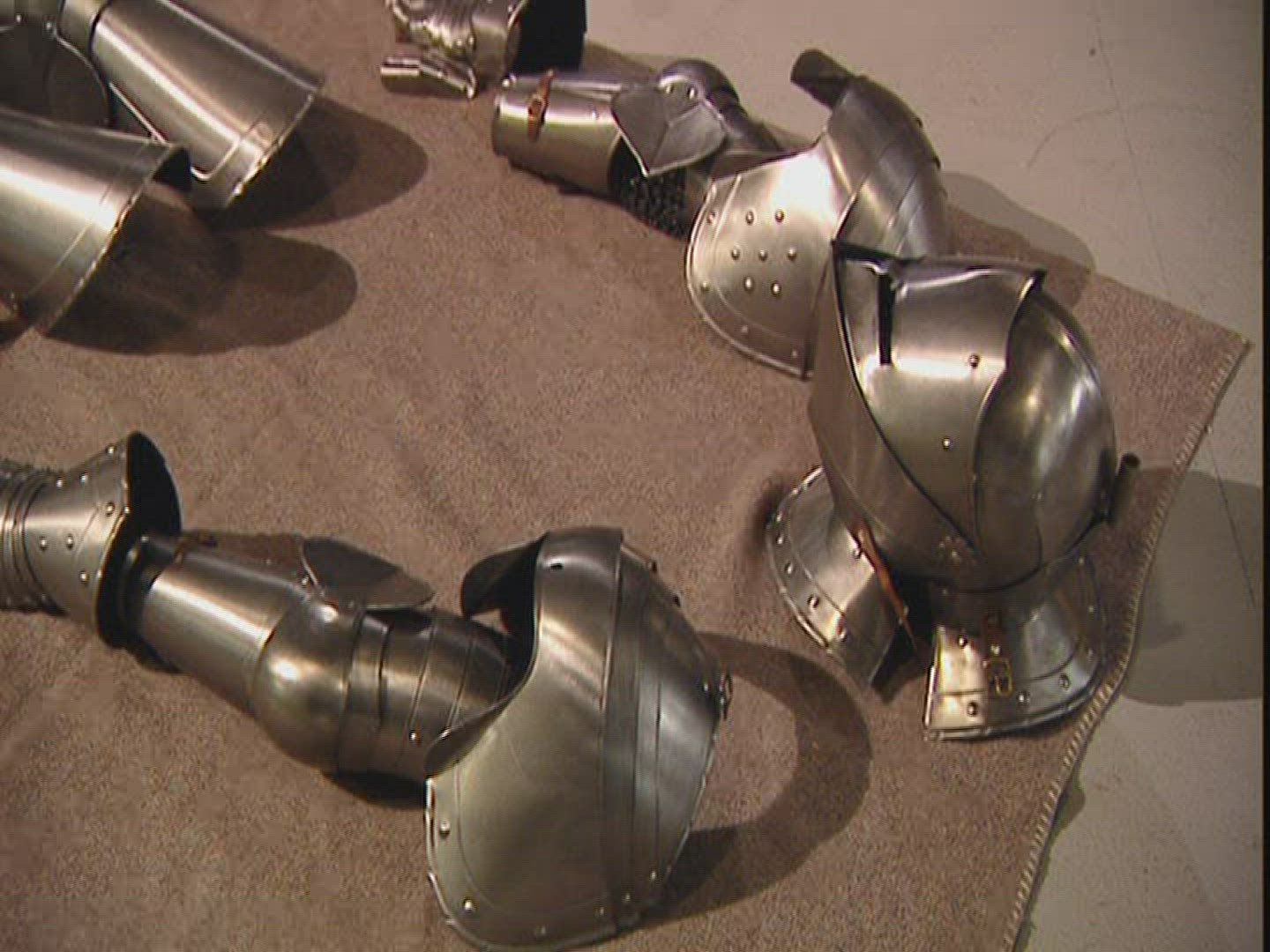 463334780 / Trying / Knight's Armor / Dummy / Germany