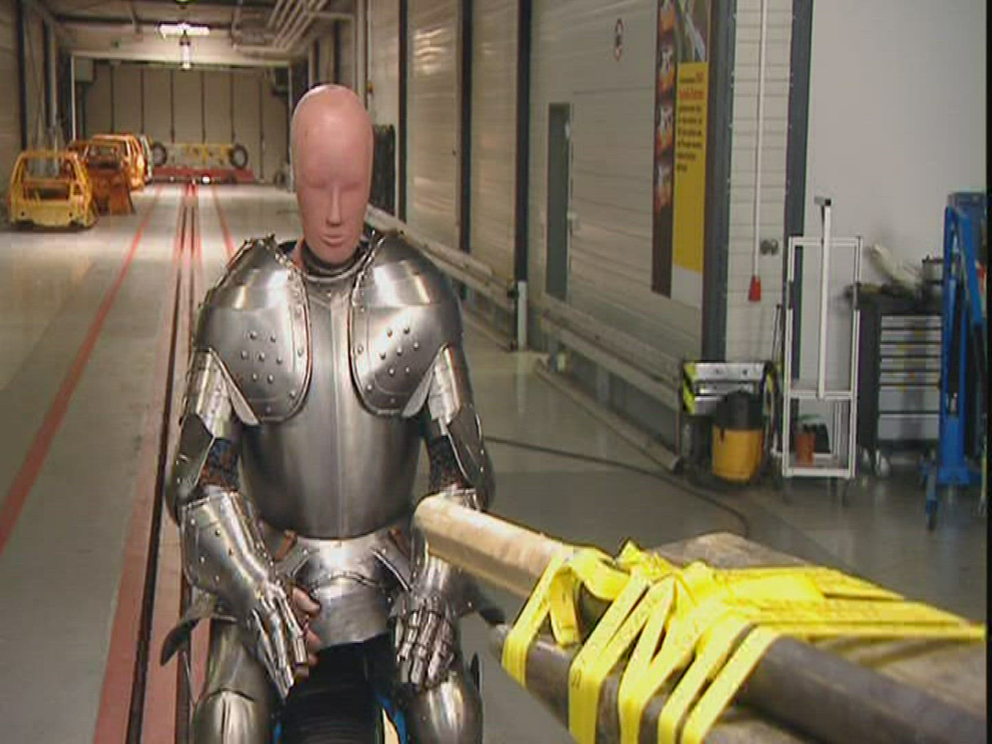 305563685 / Trying / Knight's Armor / Dummy / Germany