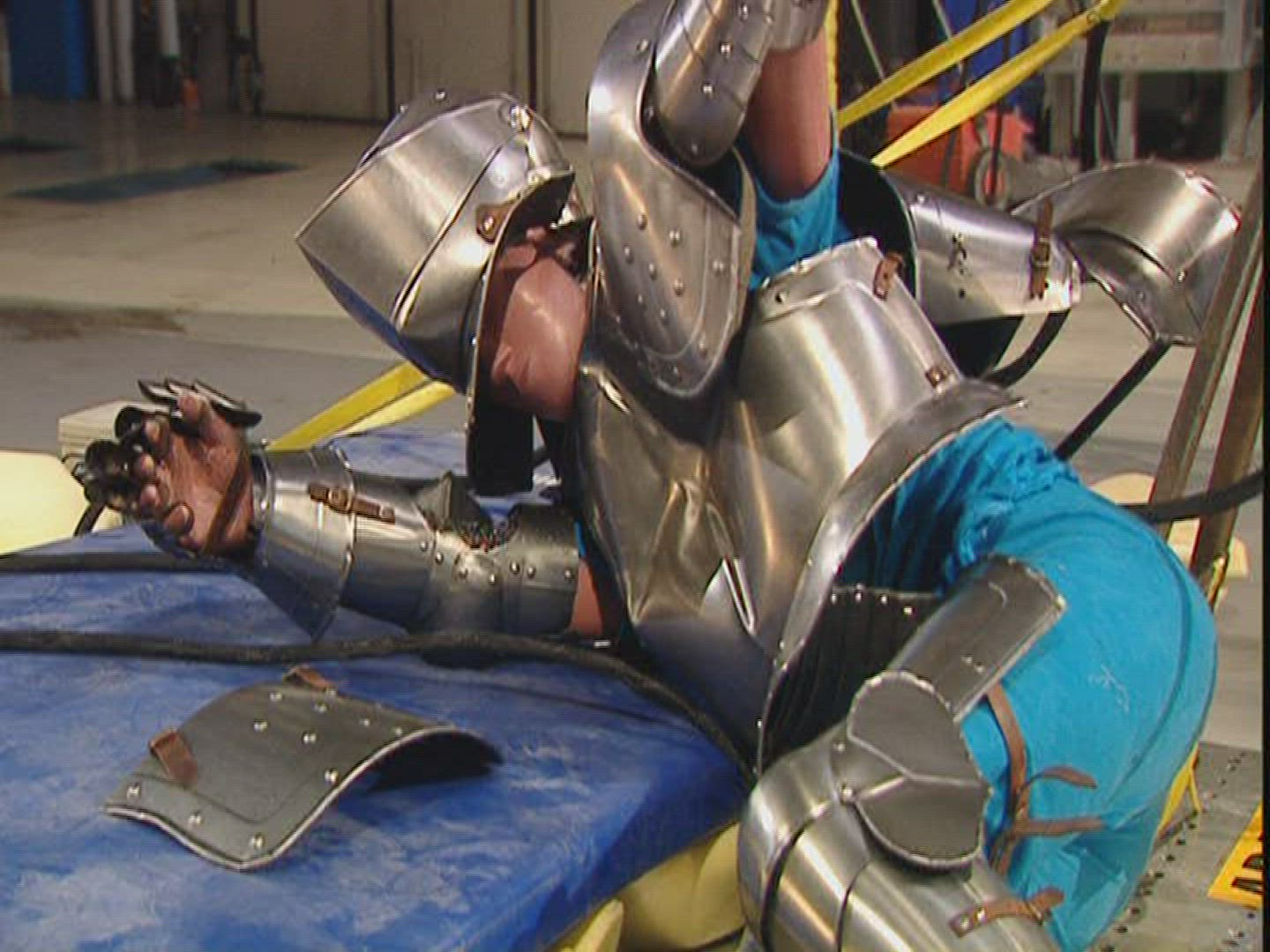 318334685 / Trying / Knight's Armor / Dummy / Germany