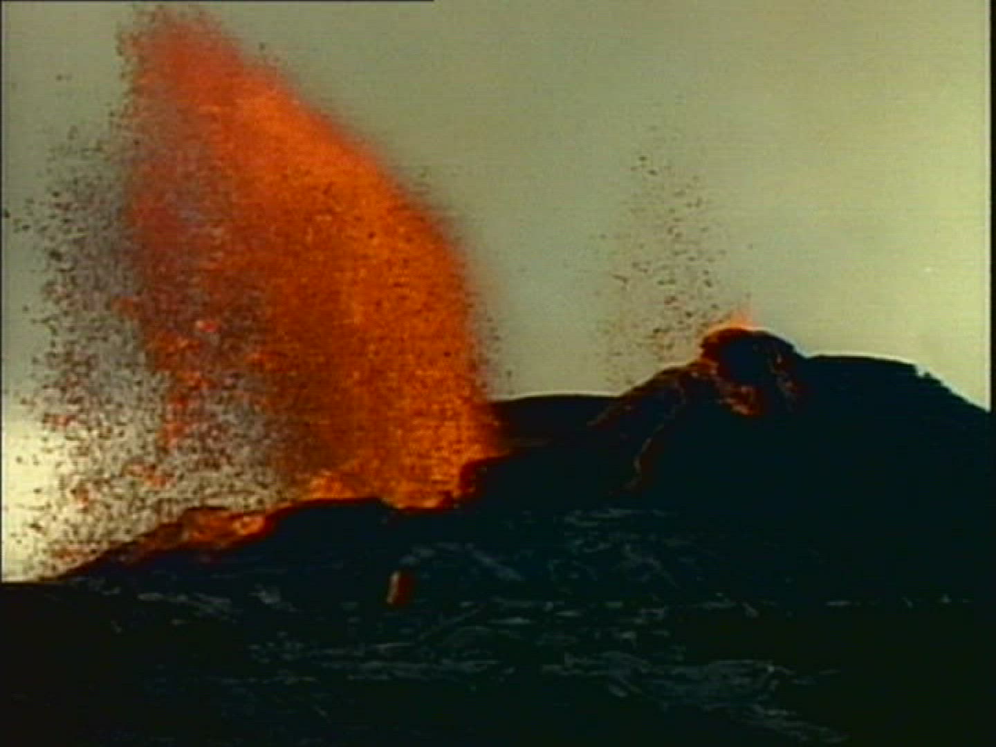 804442887 / Volcanic Eruption / Galápagos