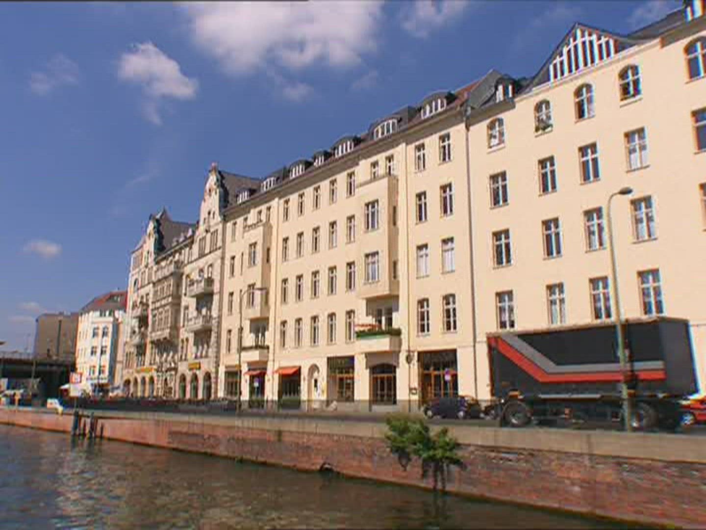 425755408 / City Tours / Spree / Berlin / Germany