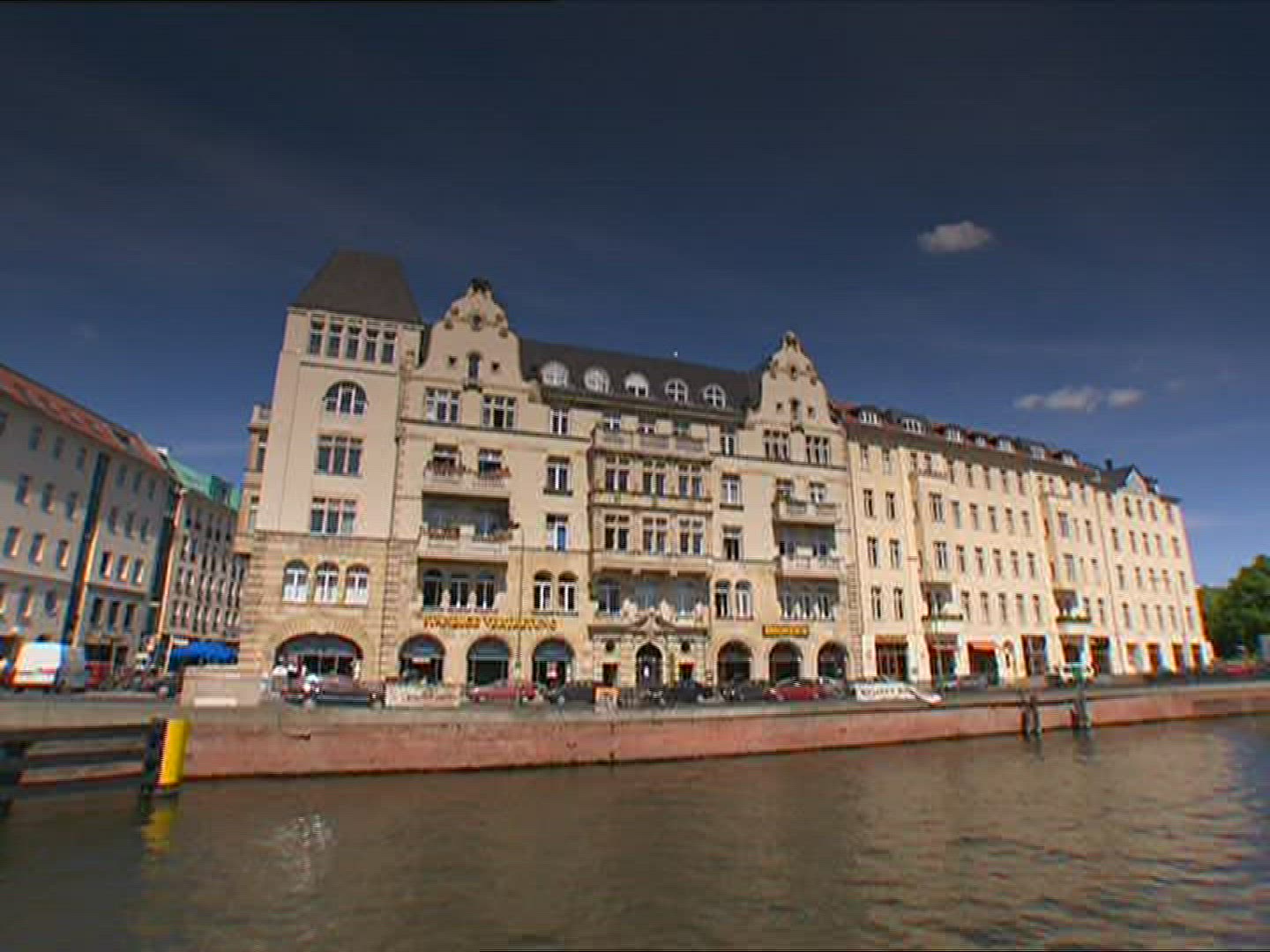 498323127 / City Tours / Spree / Berlin / Germany
