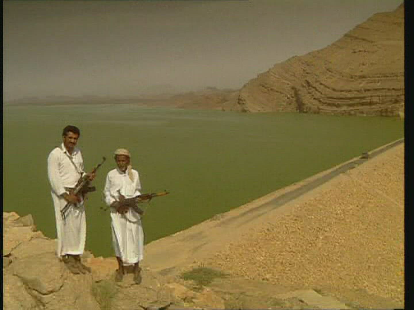 121702330 / Weapon / Man / Yemen