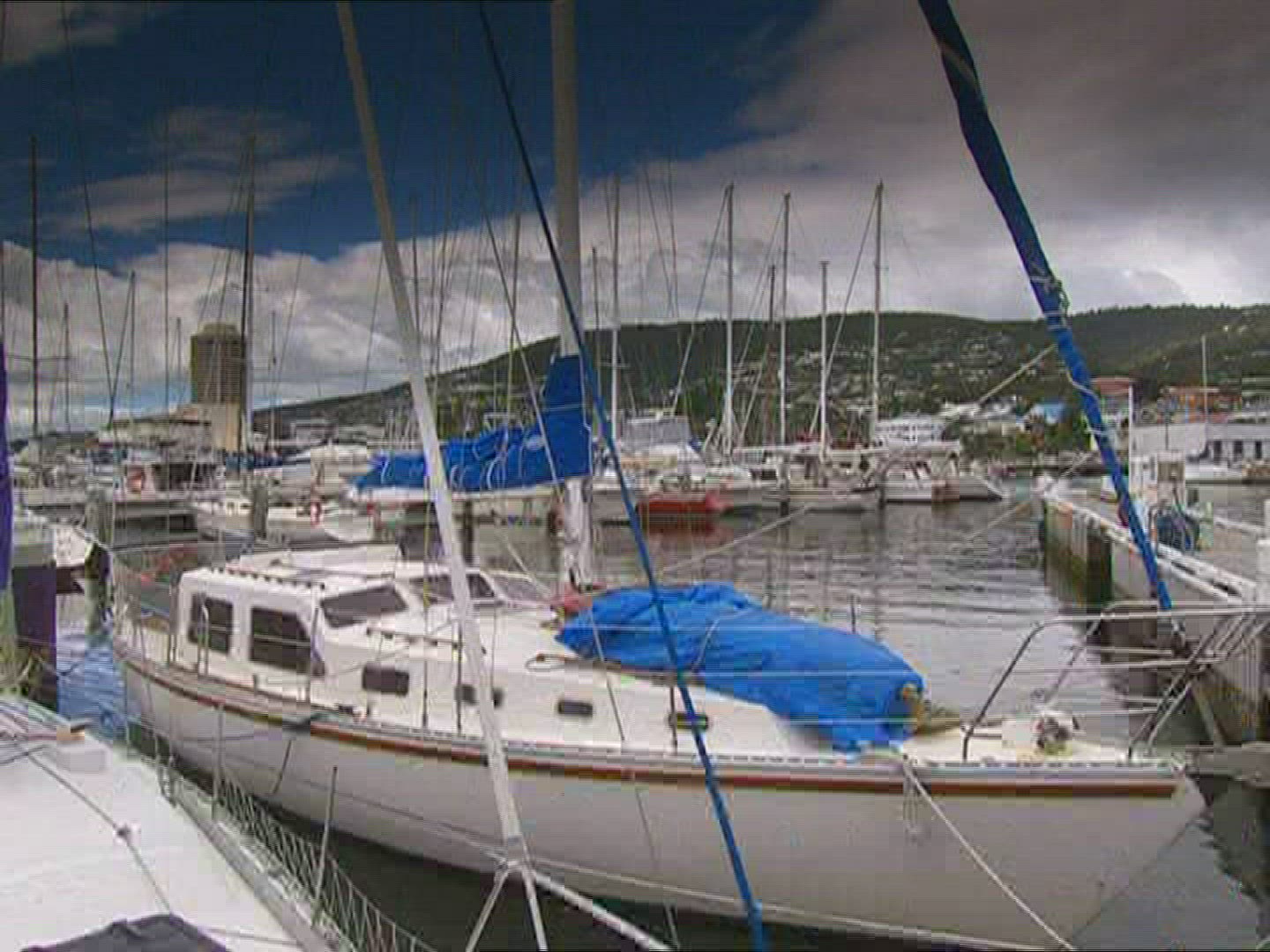 787711864 / Sailing Boat / Harbor