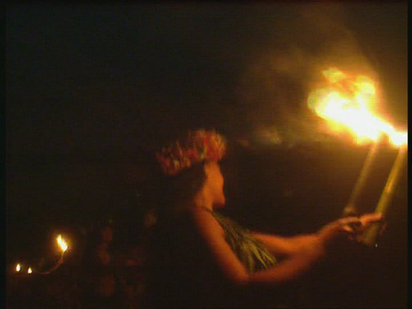 191673108 / Torch Dancing / Acrobatics / Tahiti