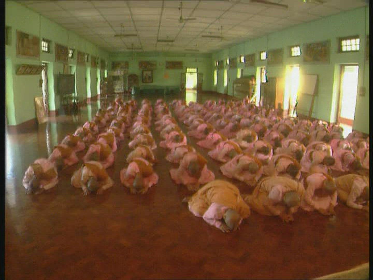 223628197 / Nun / Prayer / Buddhism / Myanmar
