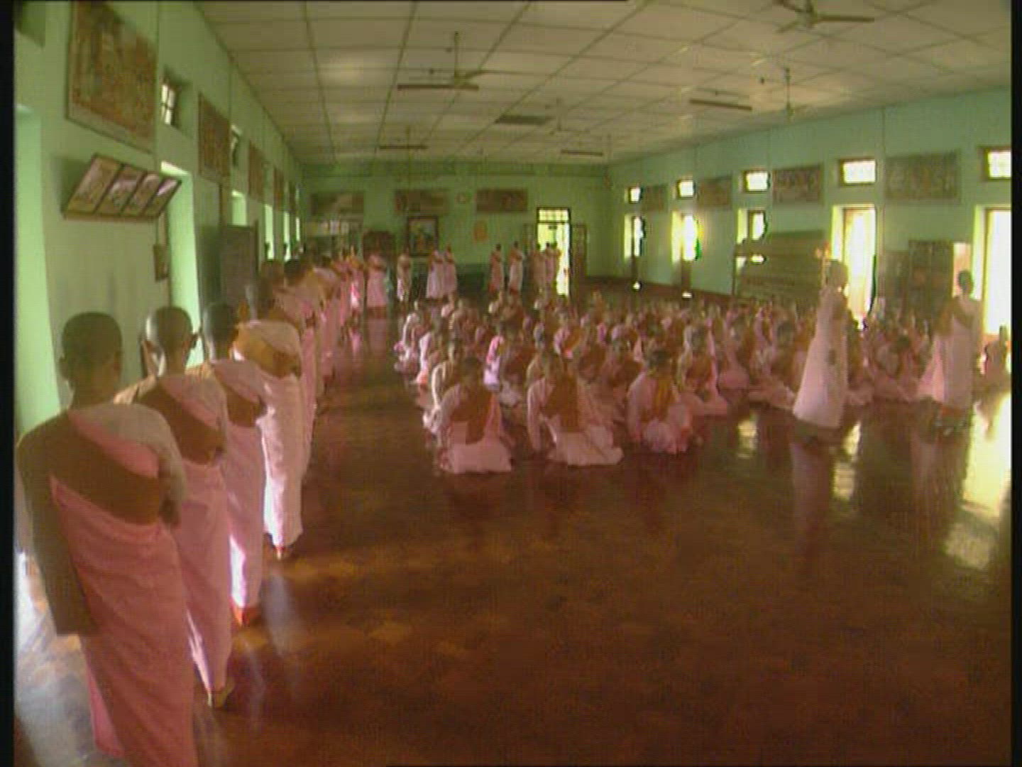 880651282 / Nun / Prayer / Buddhism / Myanmar