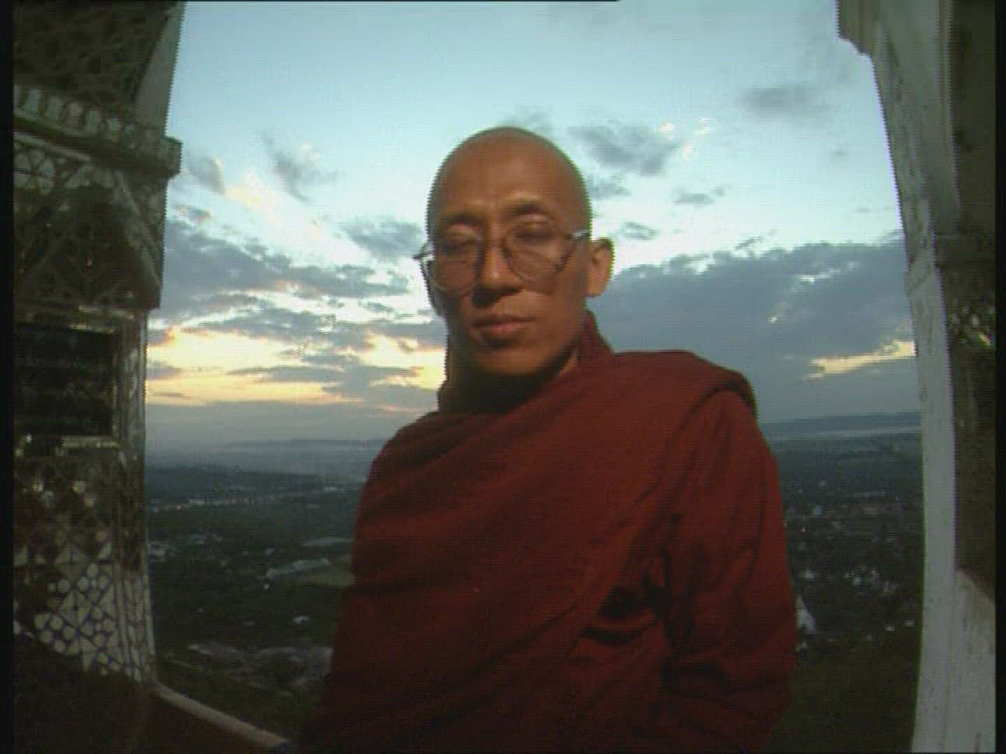 210530510 / Monk / Meditation / Buddhism / Myanmar