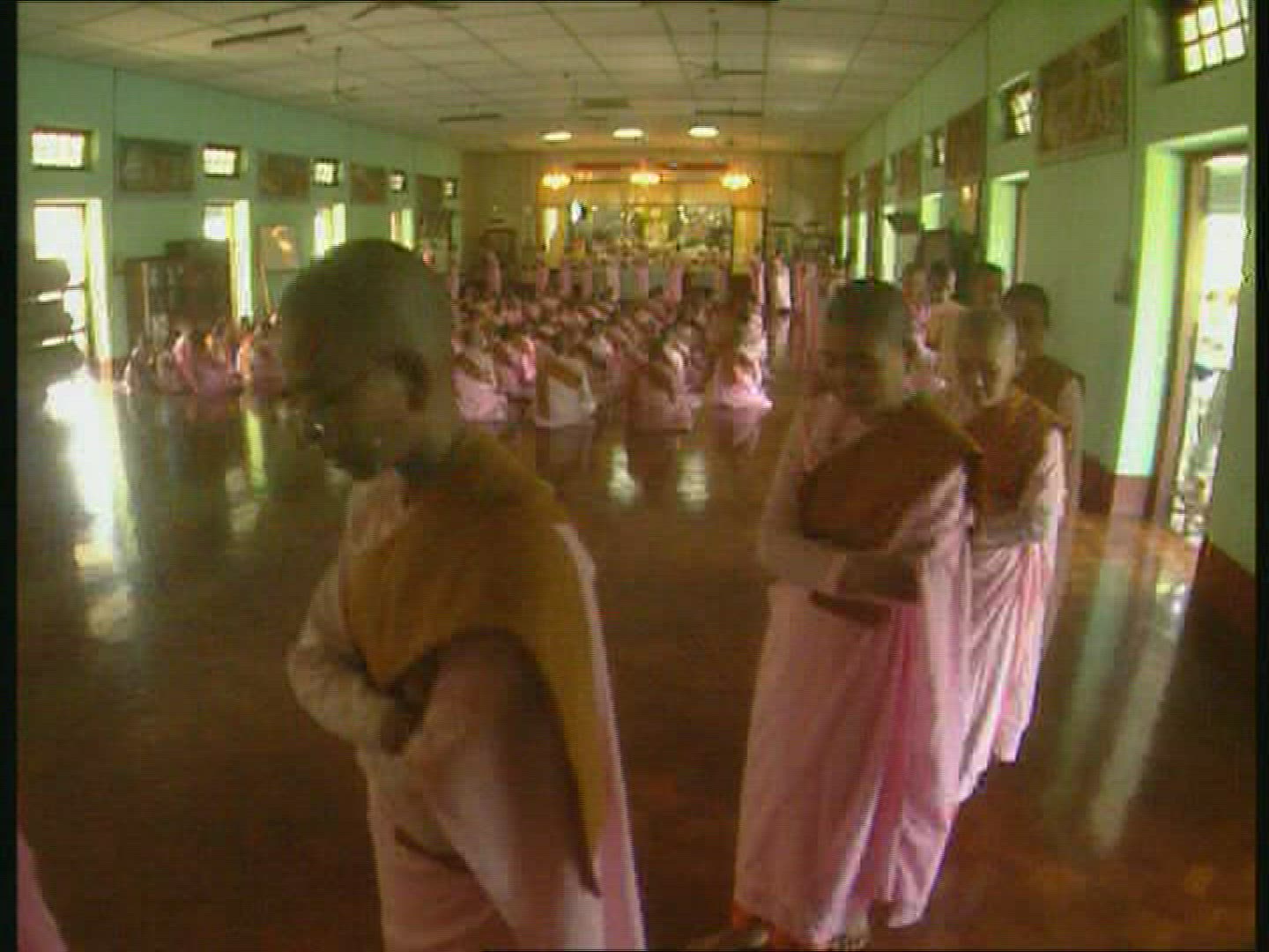754720603 / Nun / Prayer / Buddhism / Myanmar