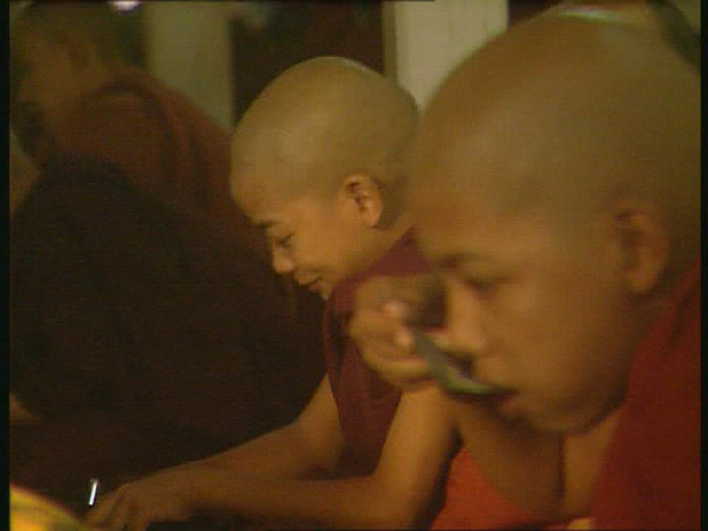 728753777 / Eating / Monastery Life / Buddhism / Myanmar