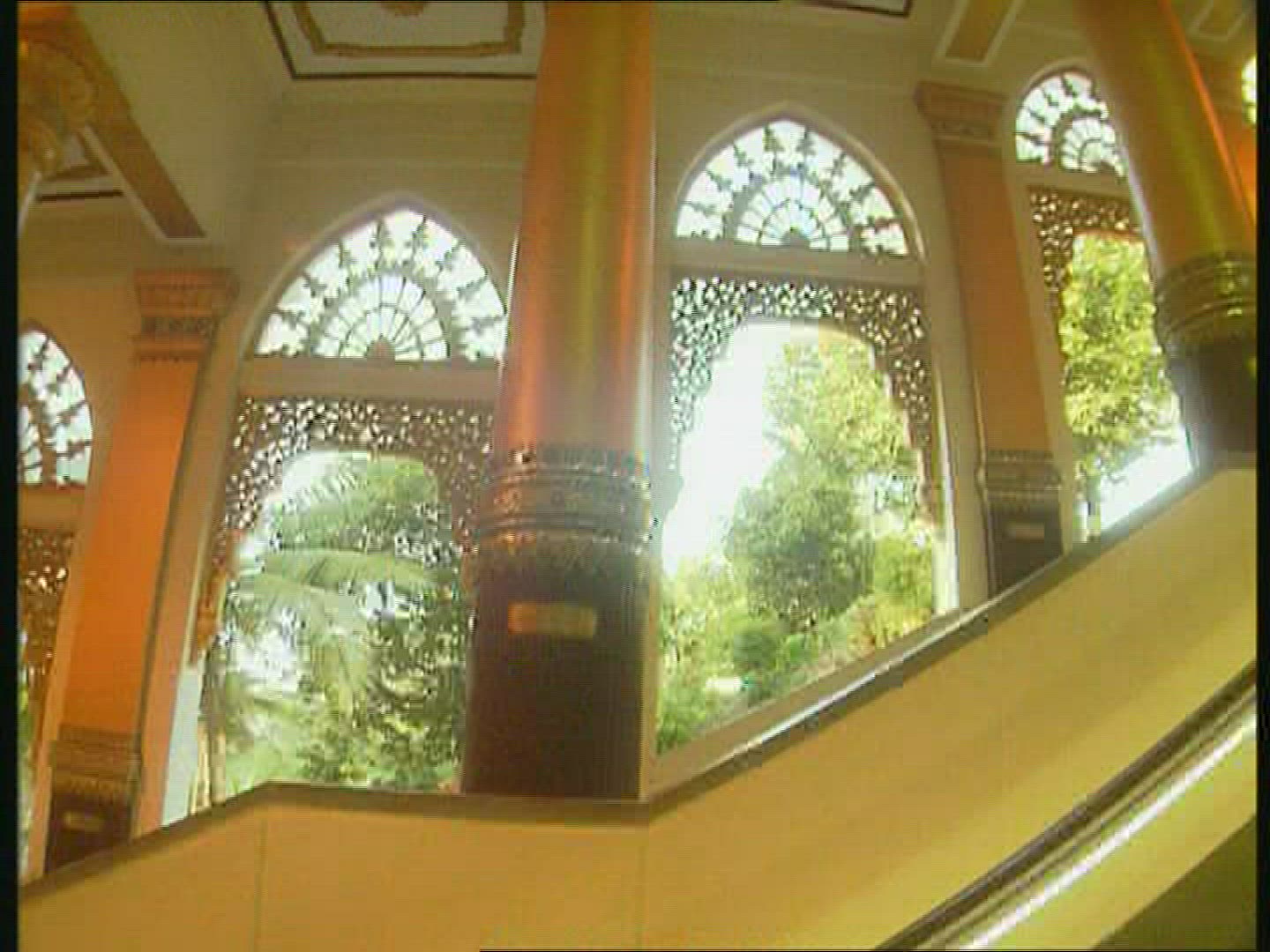 373192196 / Shwedagon Pagoda / Rangoon / Myanmar