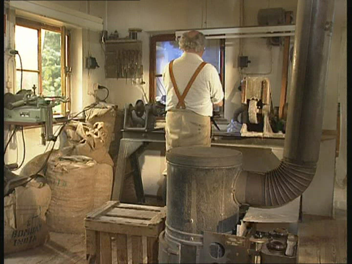 588952018 / Pipe Maker / Bavaria / Germany