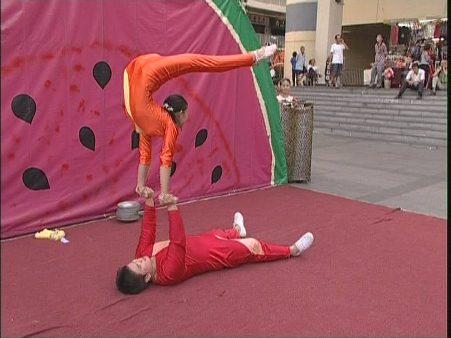 195748130 / Acrobatics / Street Artist / Singapore