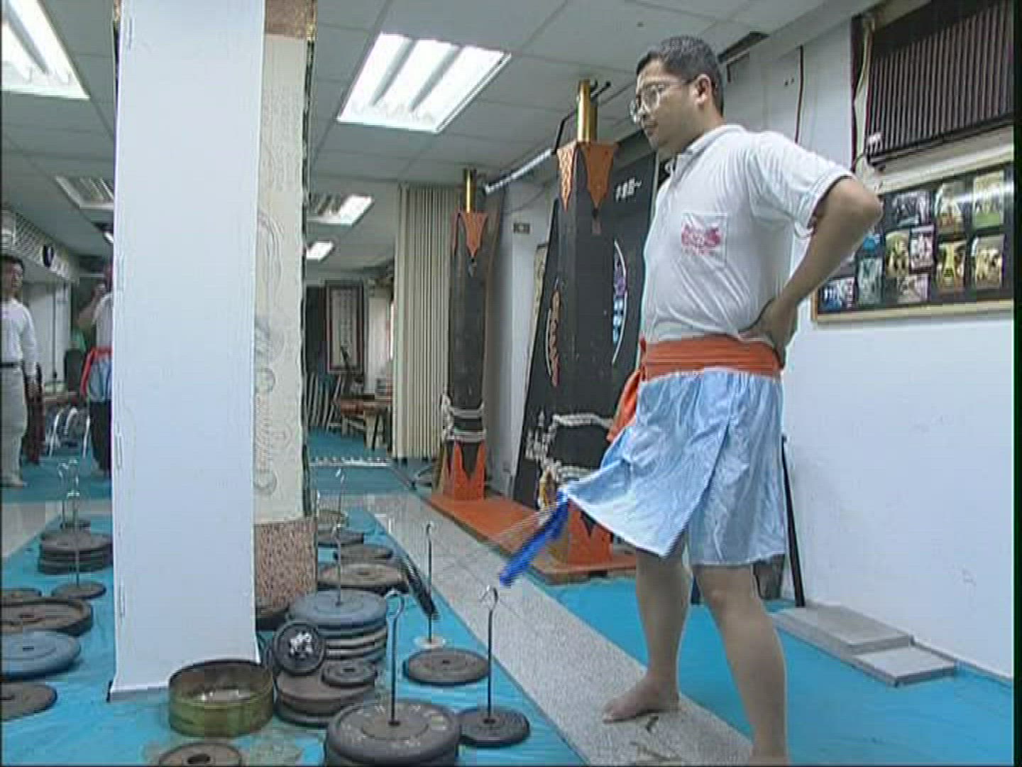 666857413 / Penis Weightlifter / Taiwan