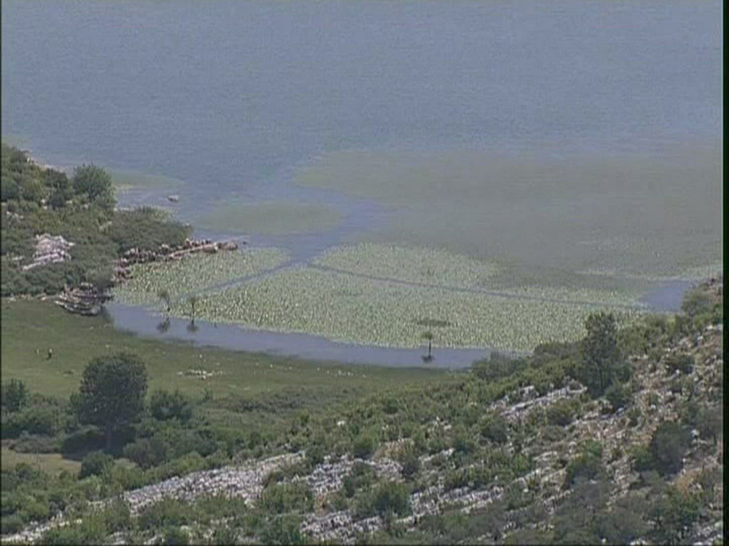 967241415 / Waterside / Lake Scutari / Montenegro