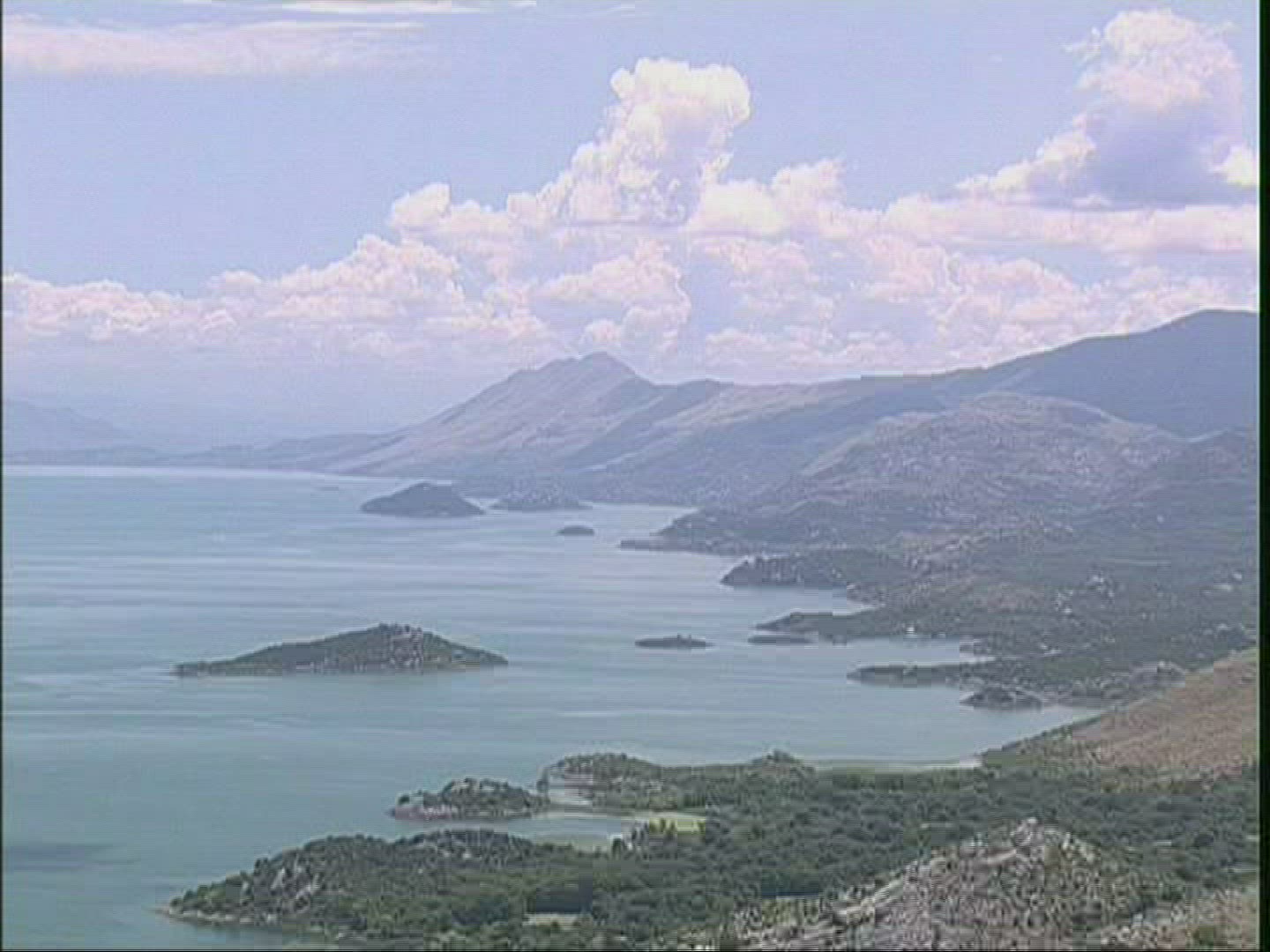 657471276 / Waterside / Lake Scutari / Montenegro