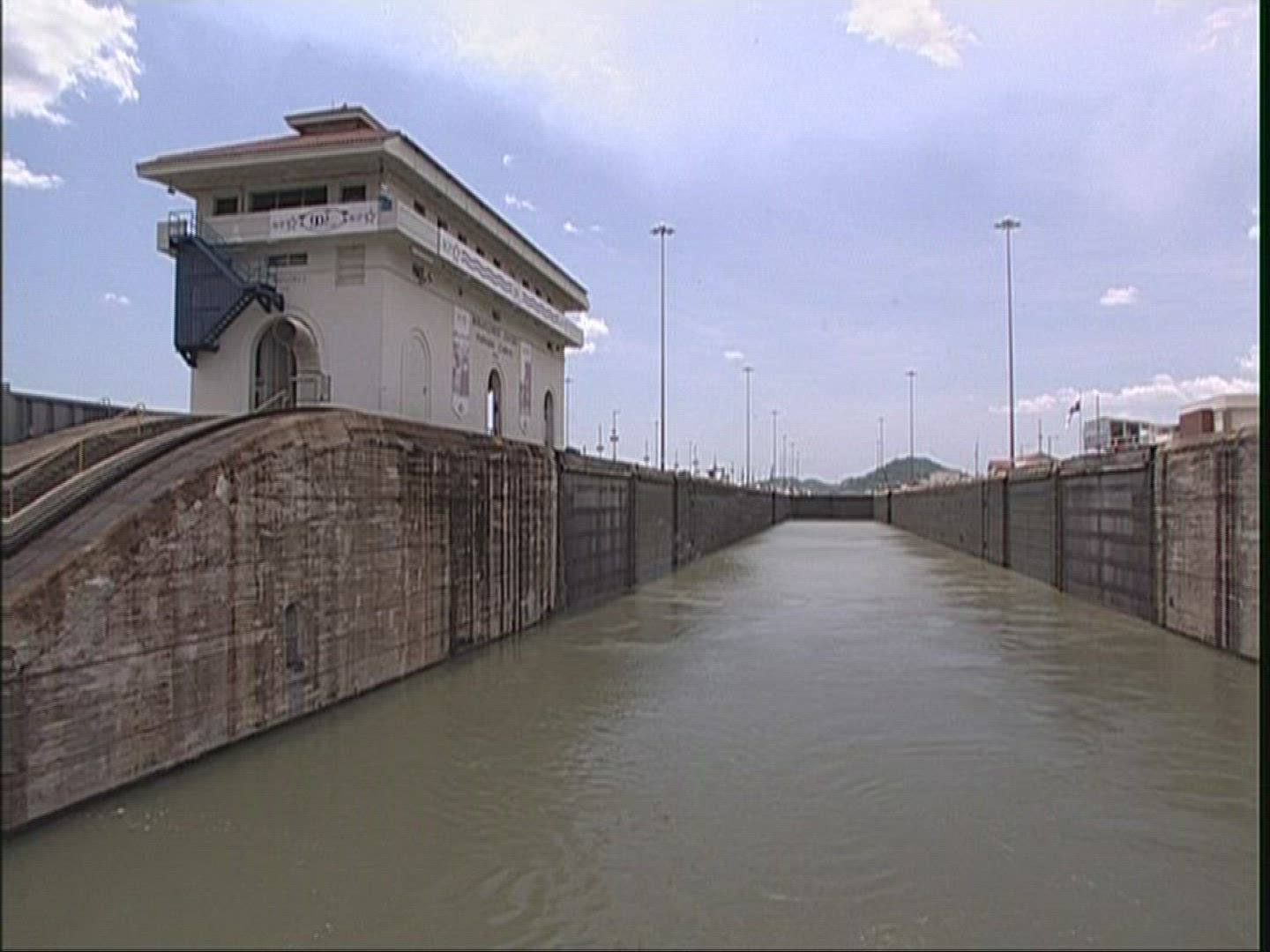 817811603 / Miraflores Lock / Panama
