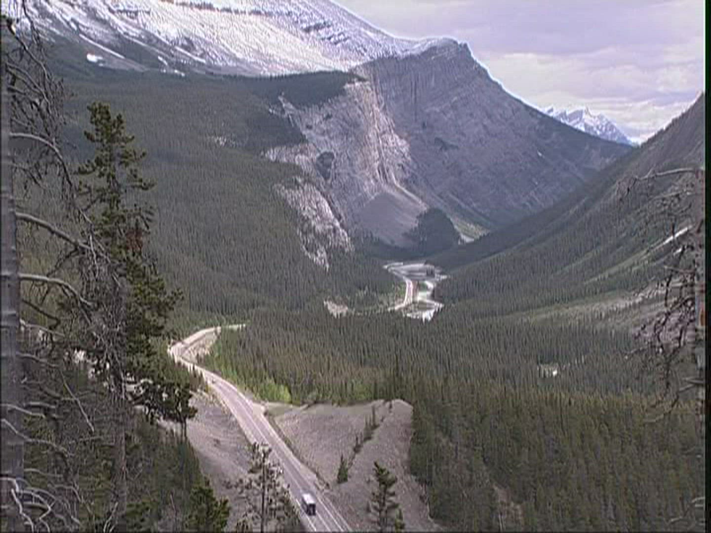 974014539 / Street / Mountains / Rocky Mountains / Canada