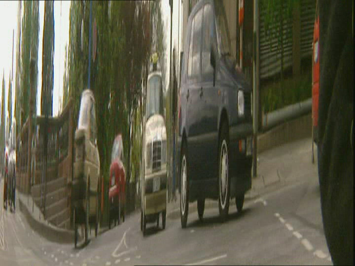 100729451 / Traffic / Distorting Mirror / Germany