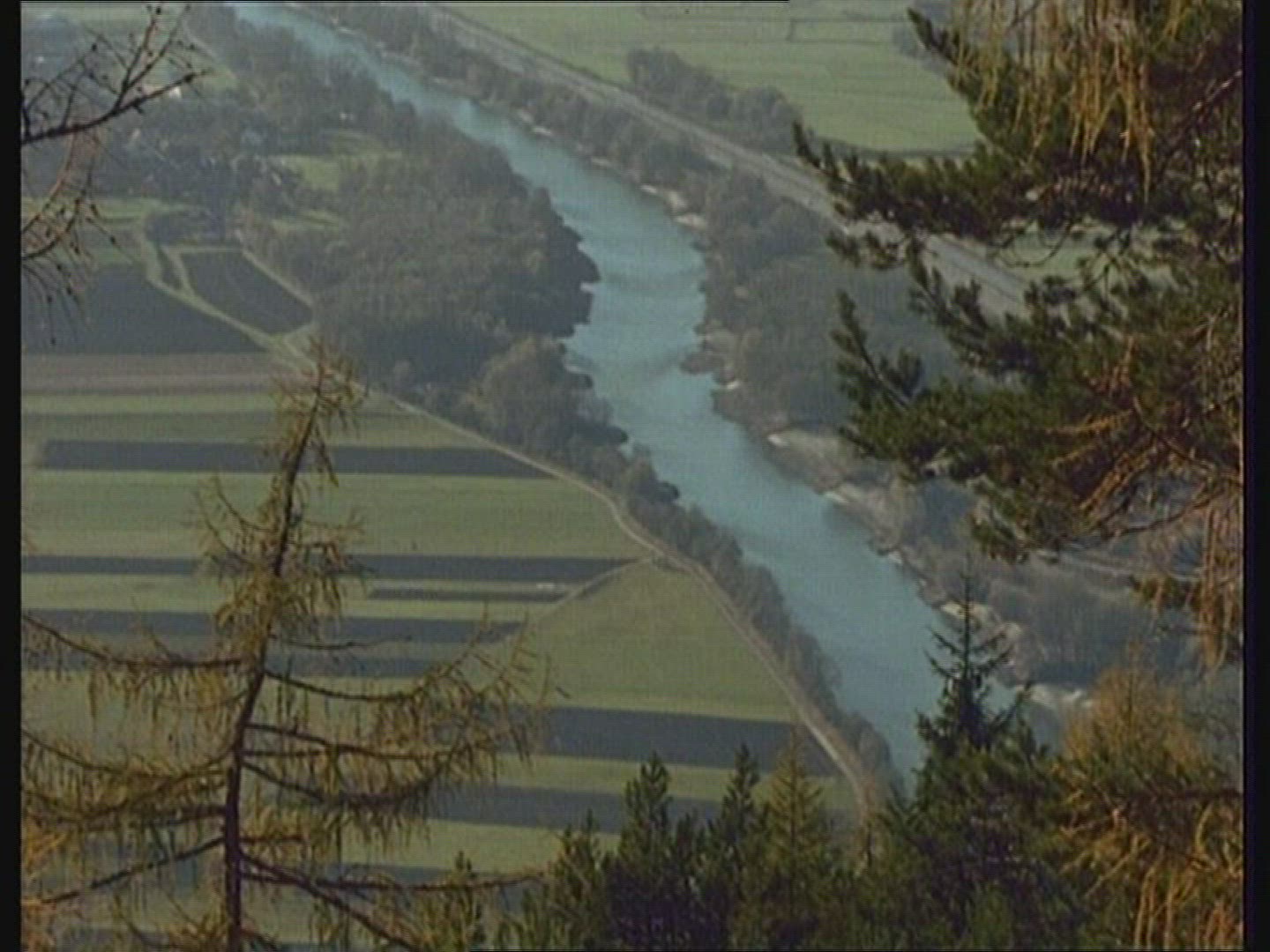 456149455 / Inn / River / Mid Europe