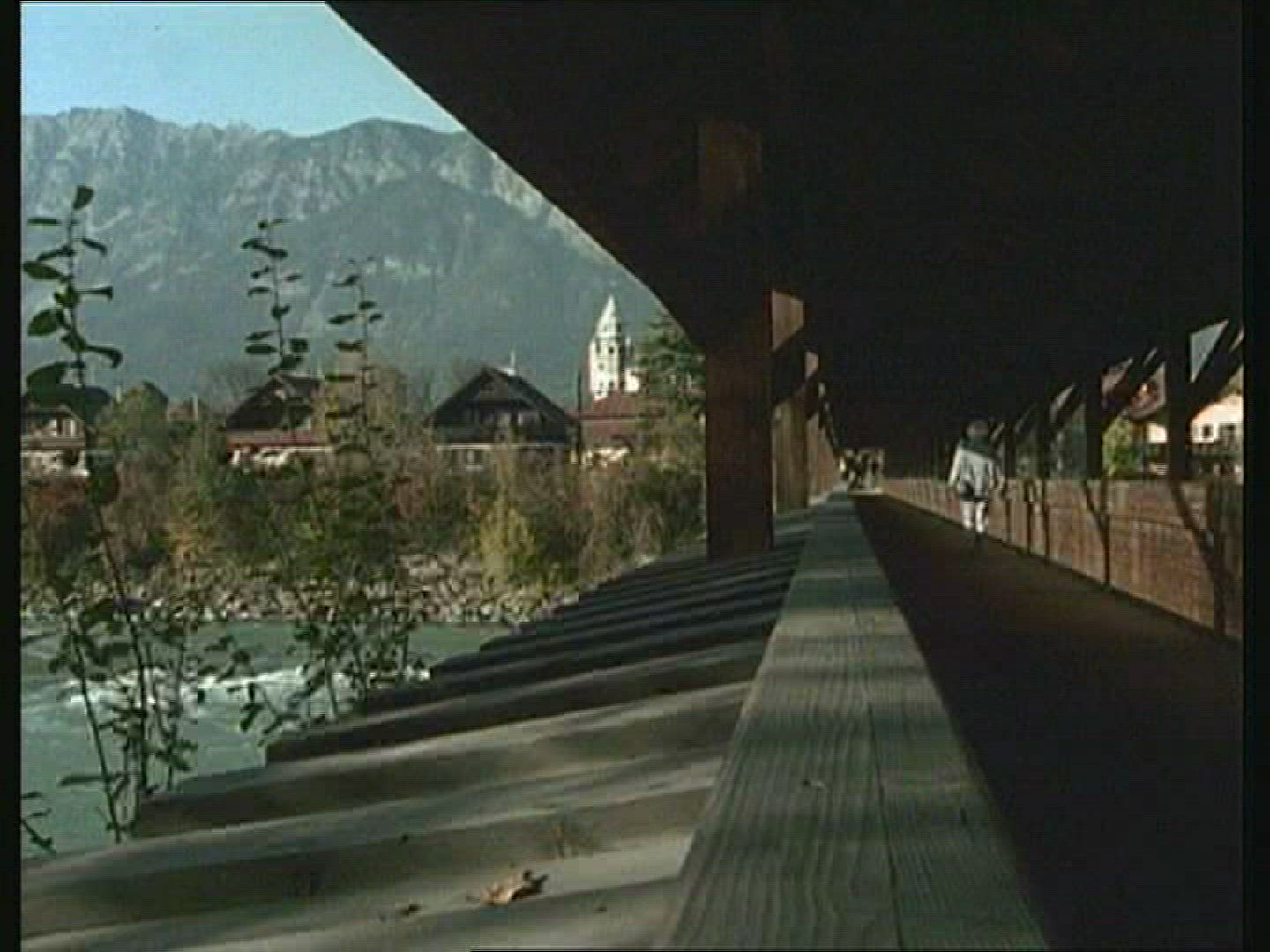713021111 / Inn / River / Mid Europe