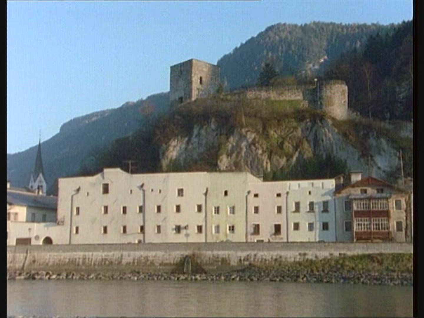 270750373 / Inn / River / City / Mid Europe