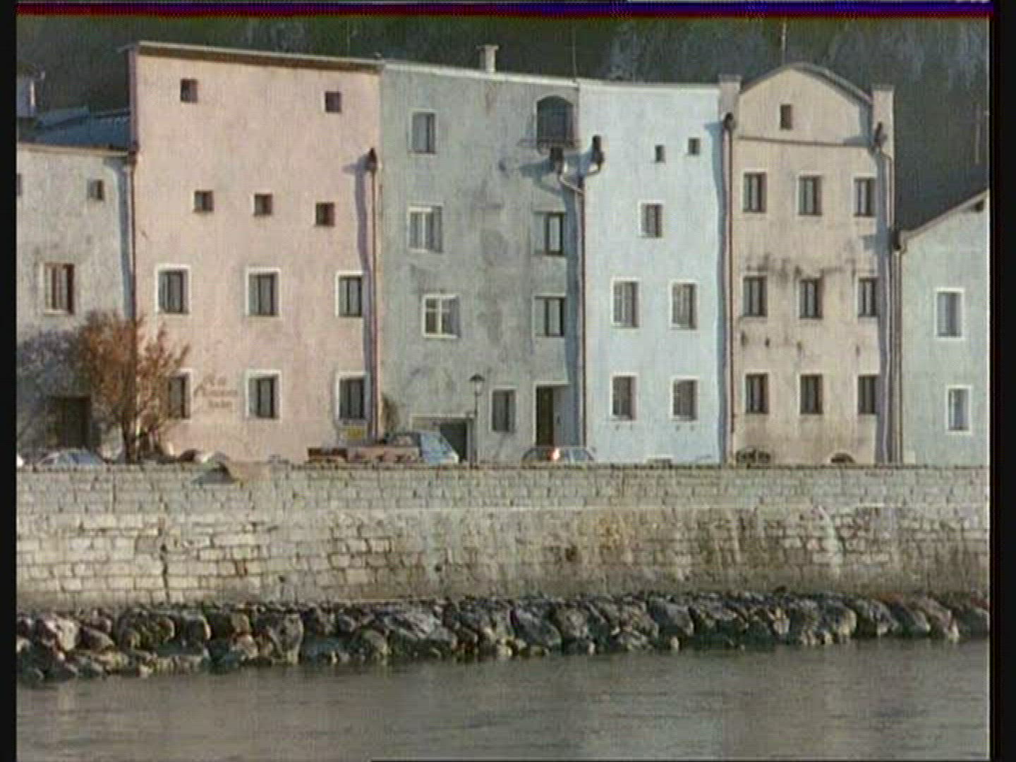 105473141 / Inn / River / City / Mid Europe