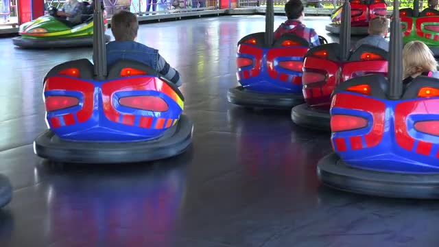 Attraction electric cars. 4K.