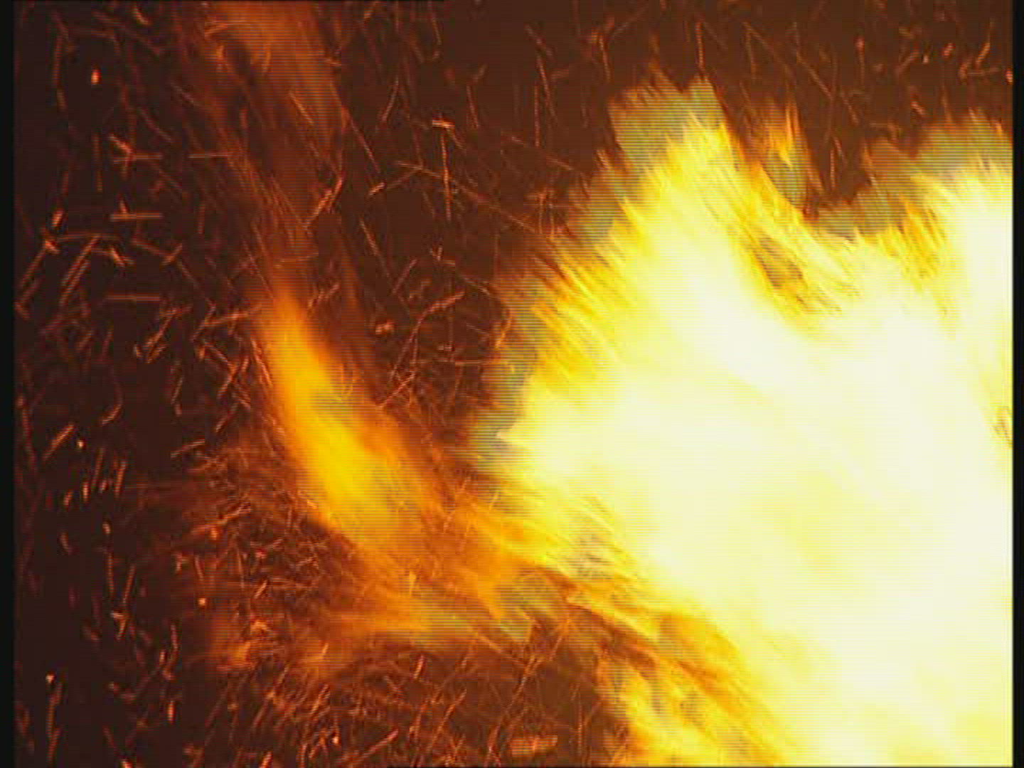 551106391 / Campfire / Spark / Germany
