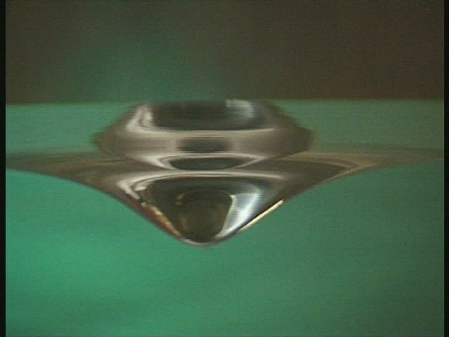 771367022 / Water / Ice