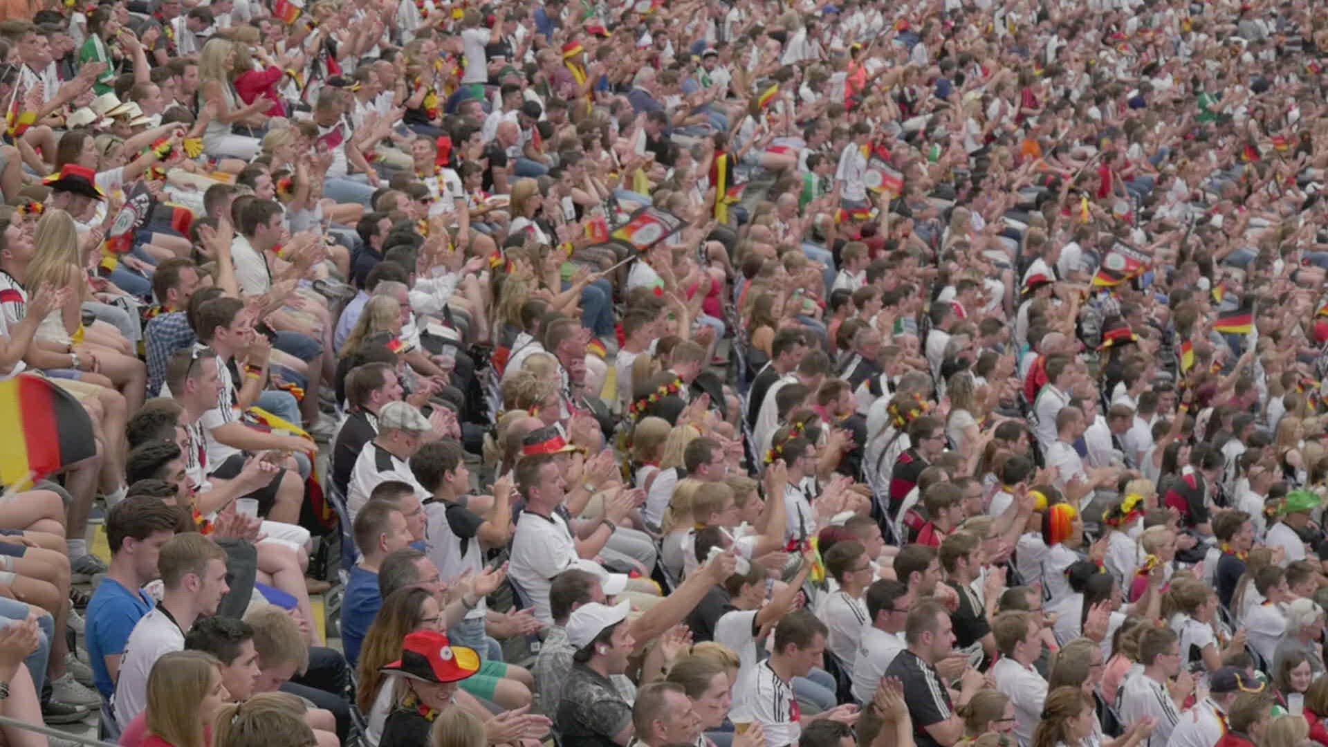 406275510 / German Fan / Public Viewing