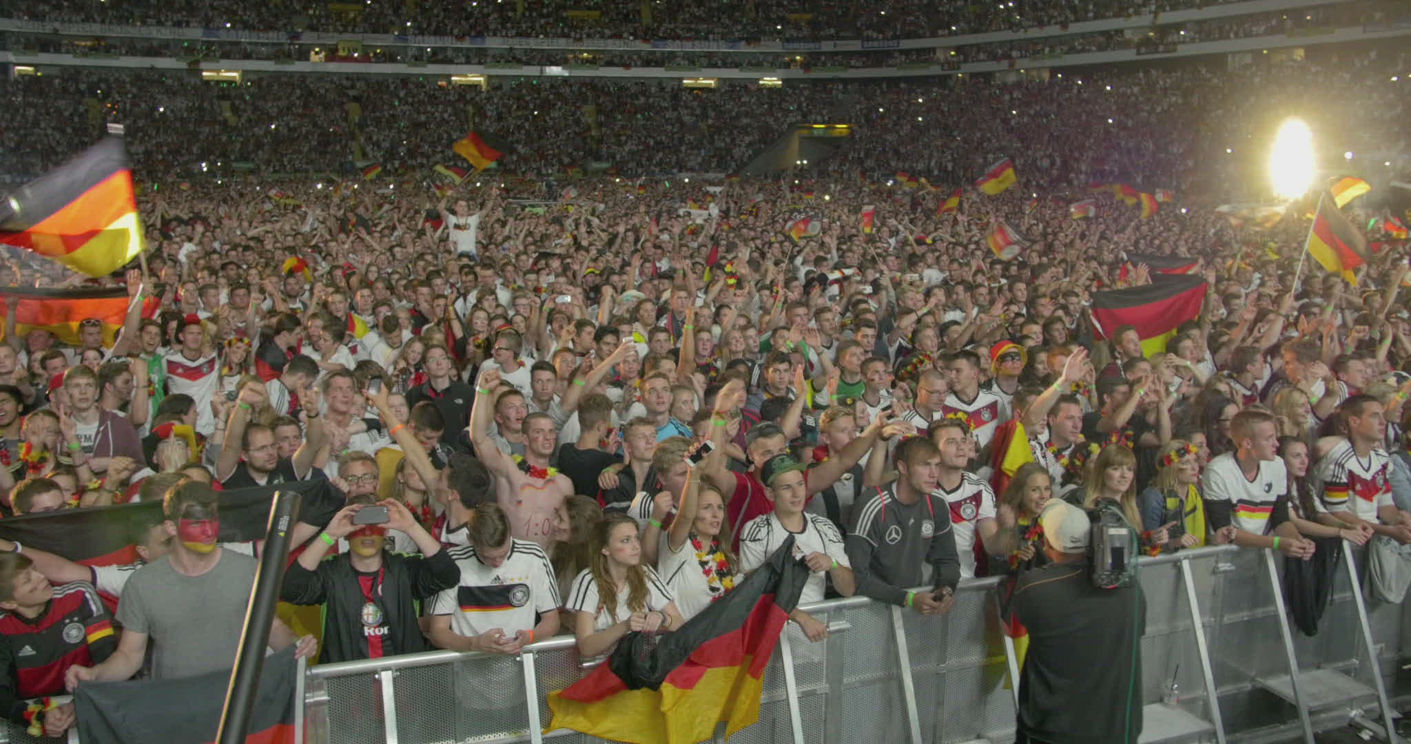 330195016 / German Fan / Public Viewing / Final
