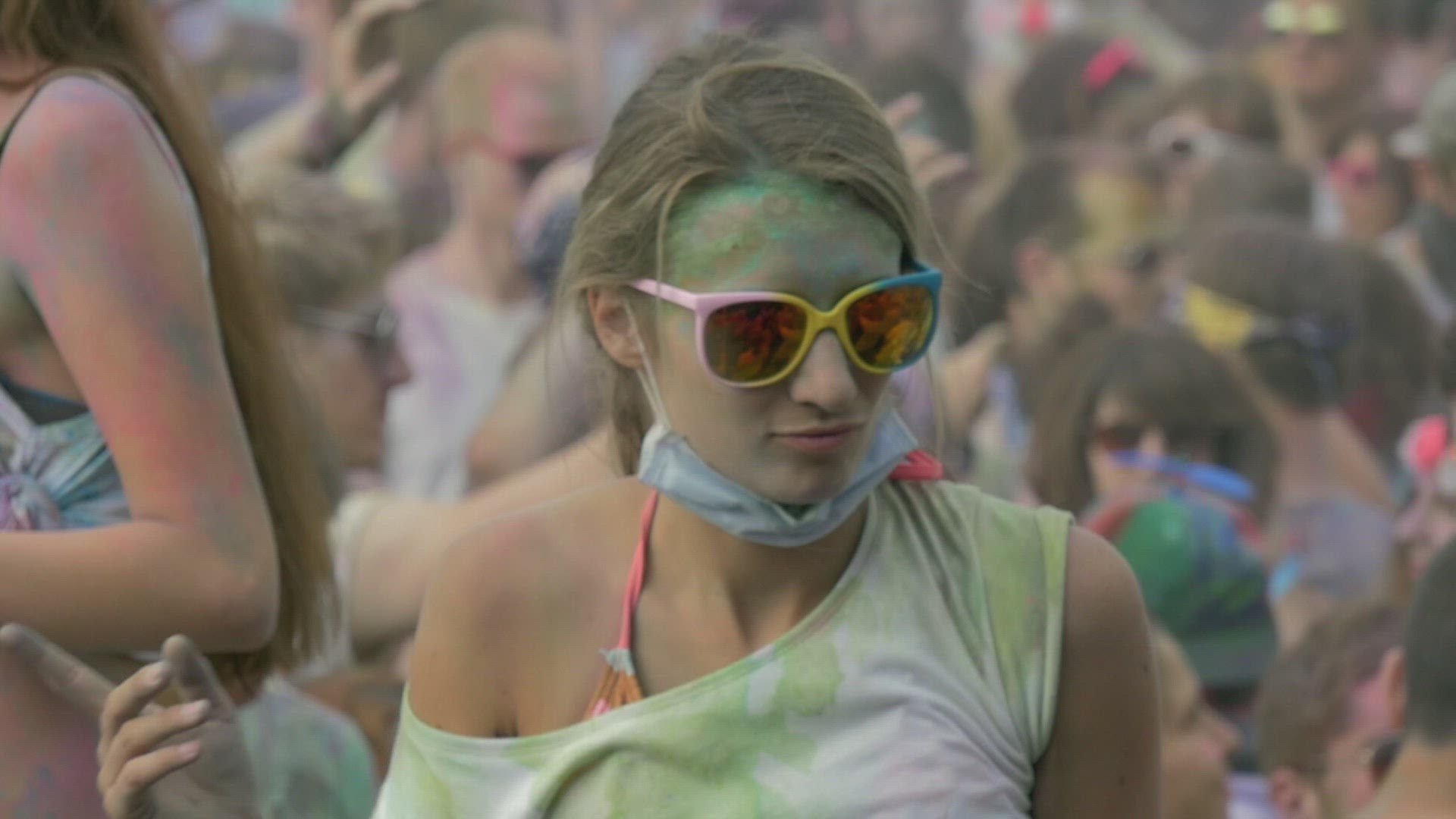 661630143 / Holi Festival / Crowd / Colour Powder
