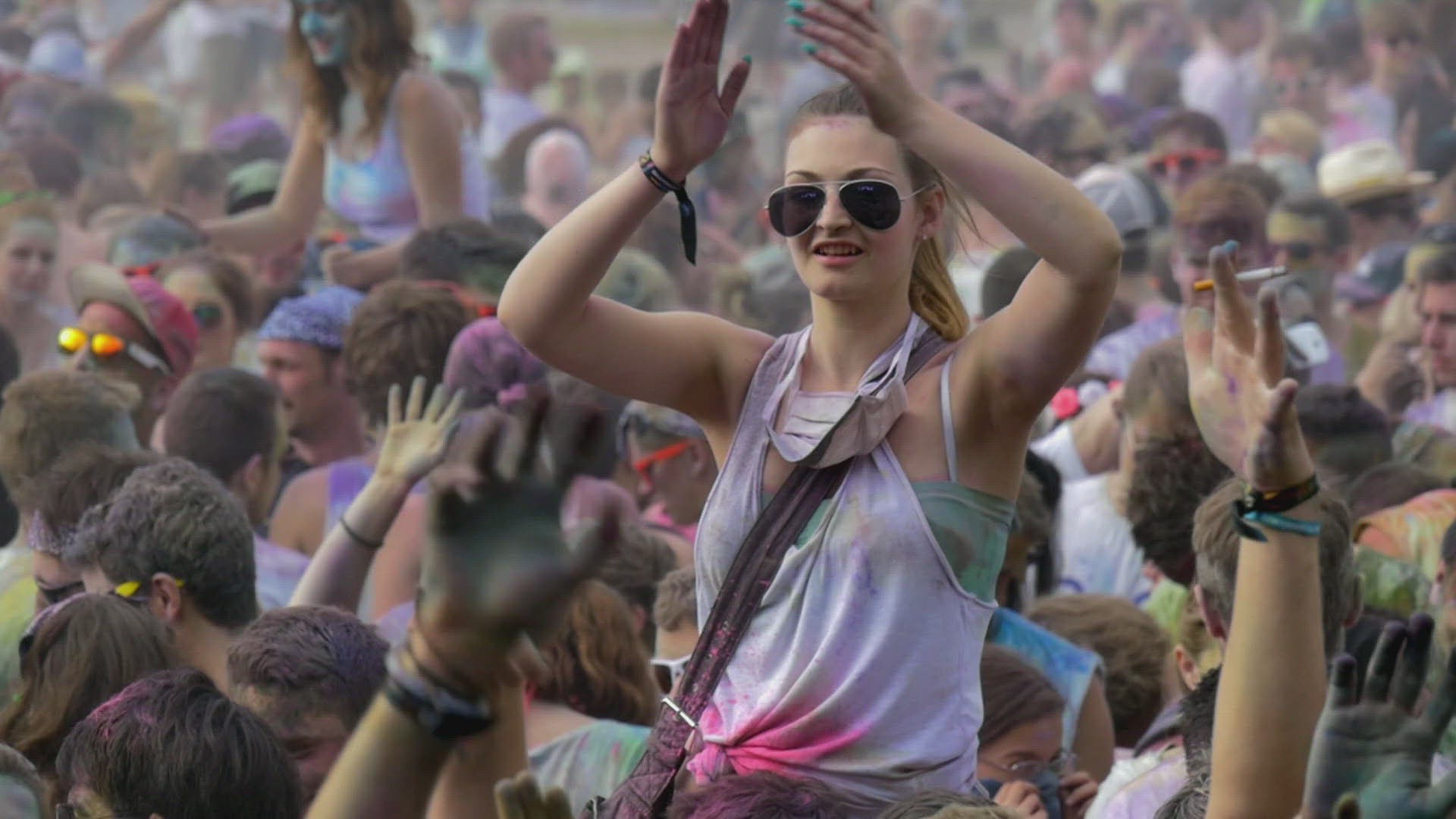 564437732 / Holi Festival / Crowd / Colour Powder