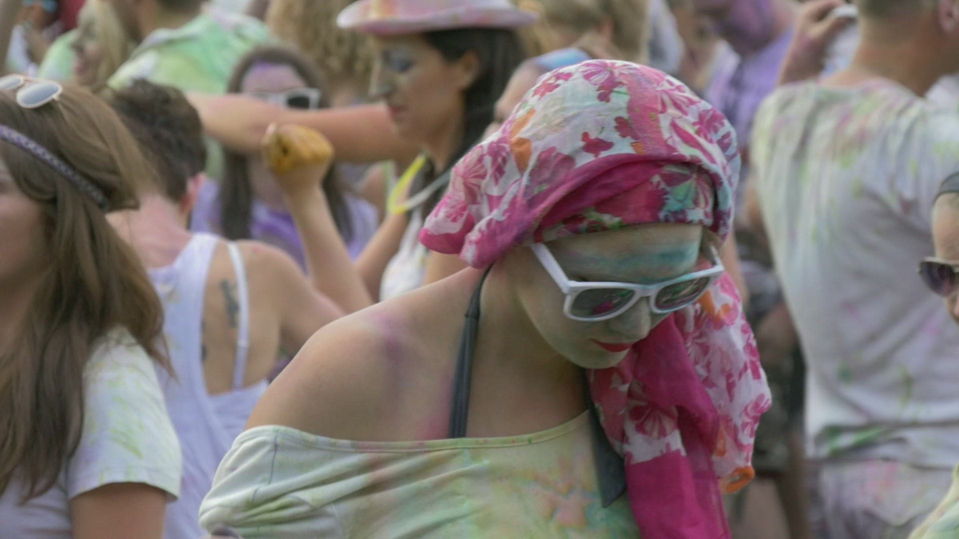 859586975 / Holi Festival / Woman / Kerchief