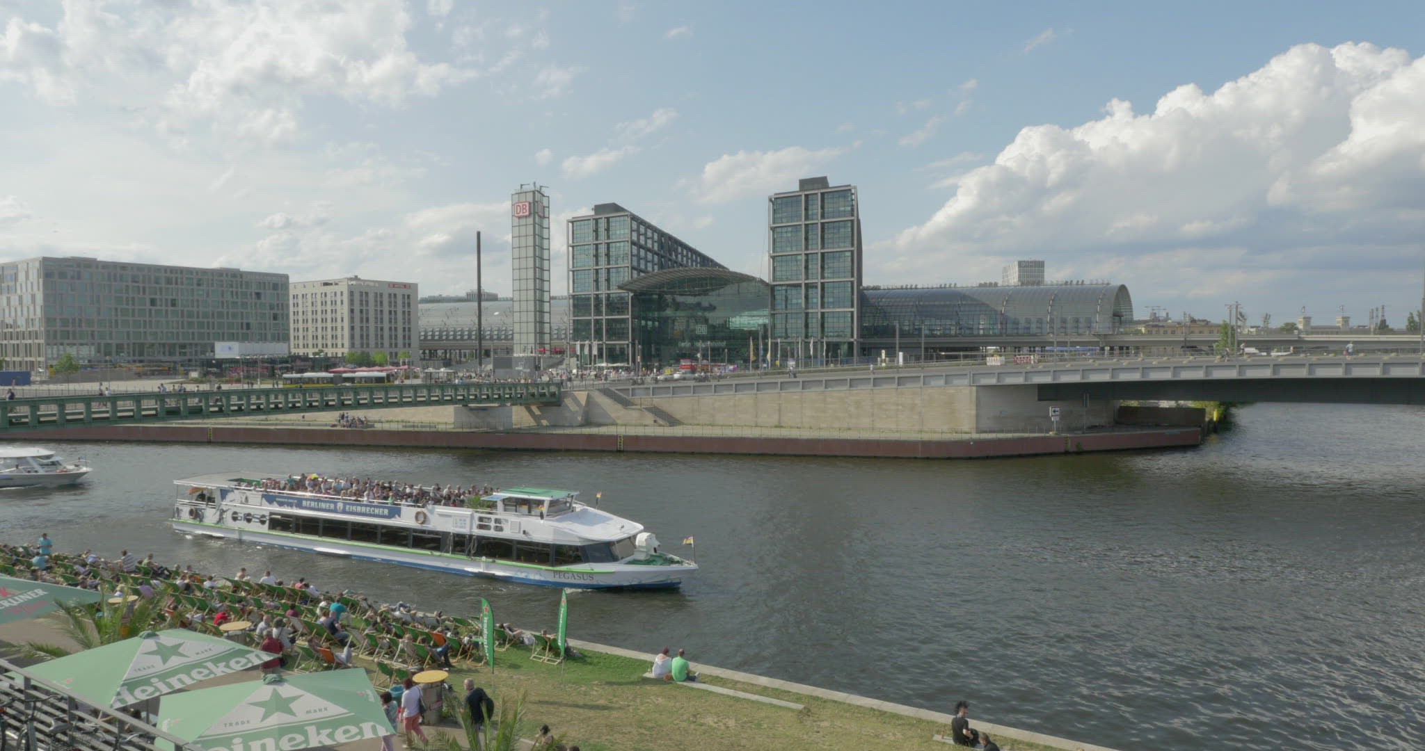 603273959 / Berlin Hauptbahnhof / Spree / Germany