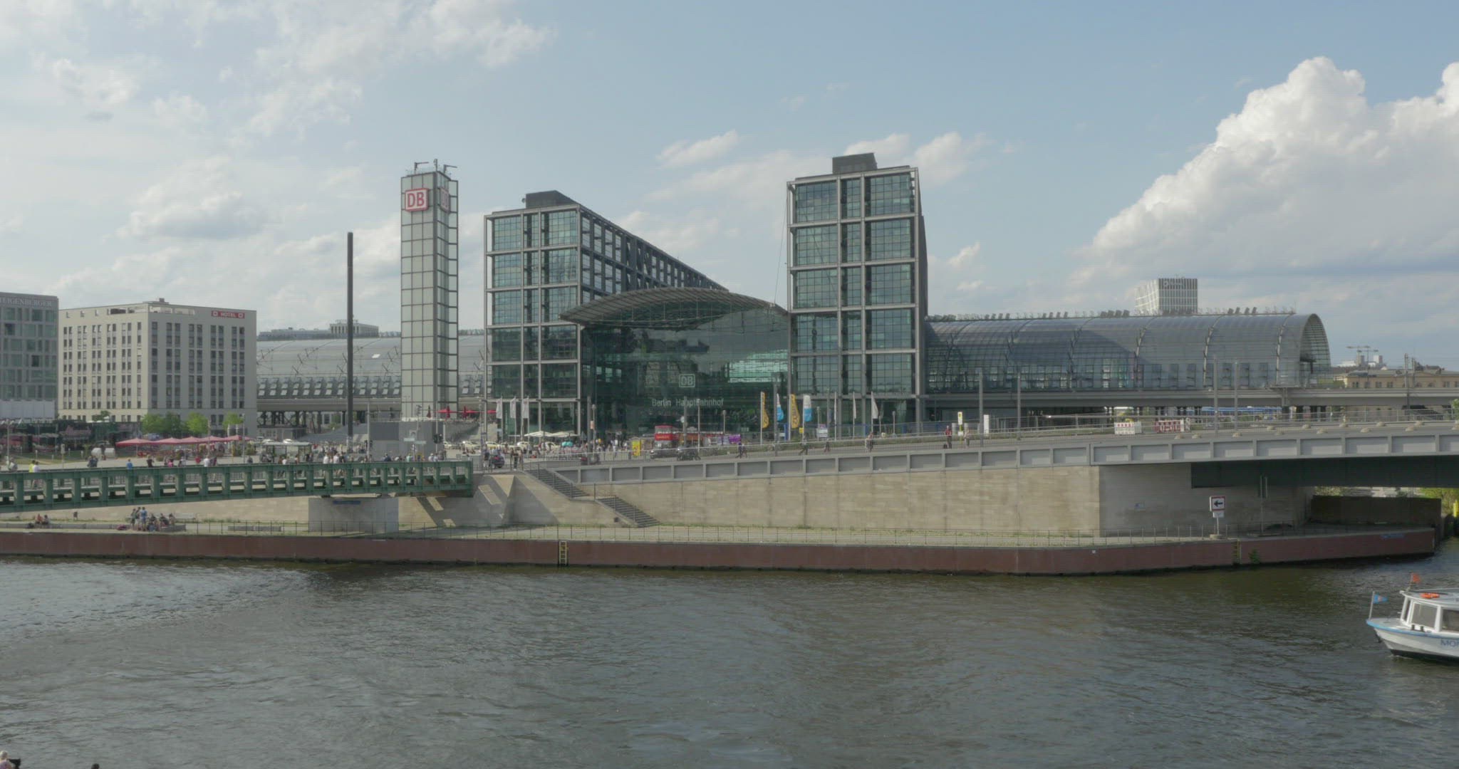 717097965 / Berlin Hauptbahnhof / Spree / Germany