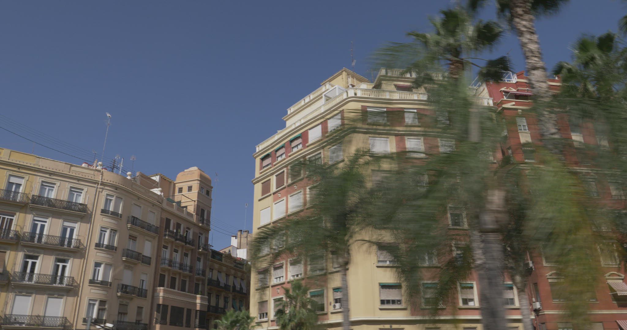 129488195 / Sightseeing / Bus Ride / Valencia