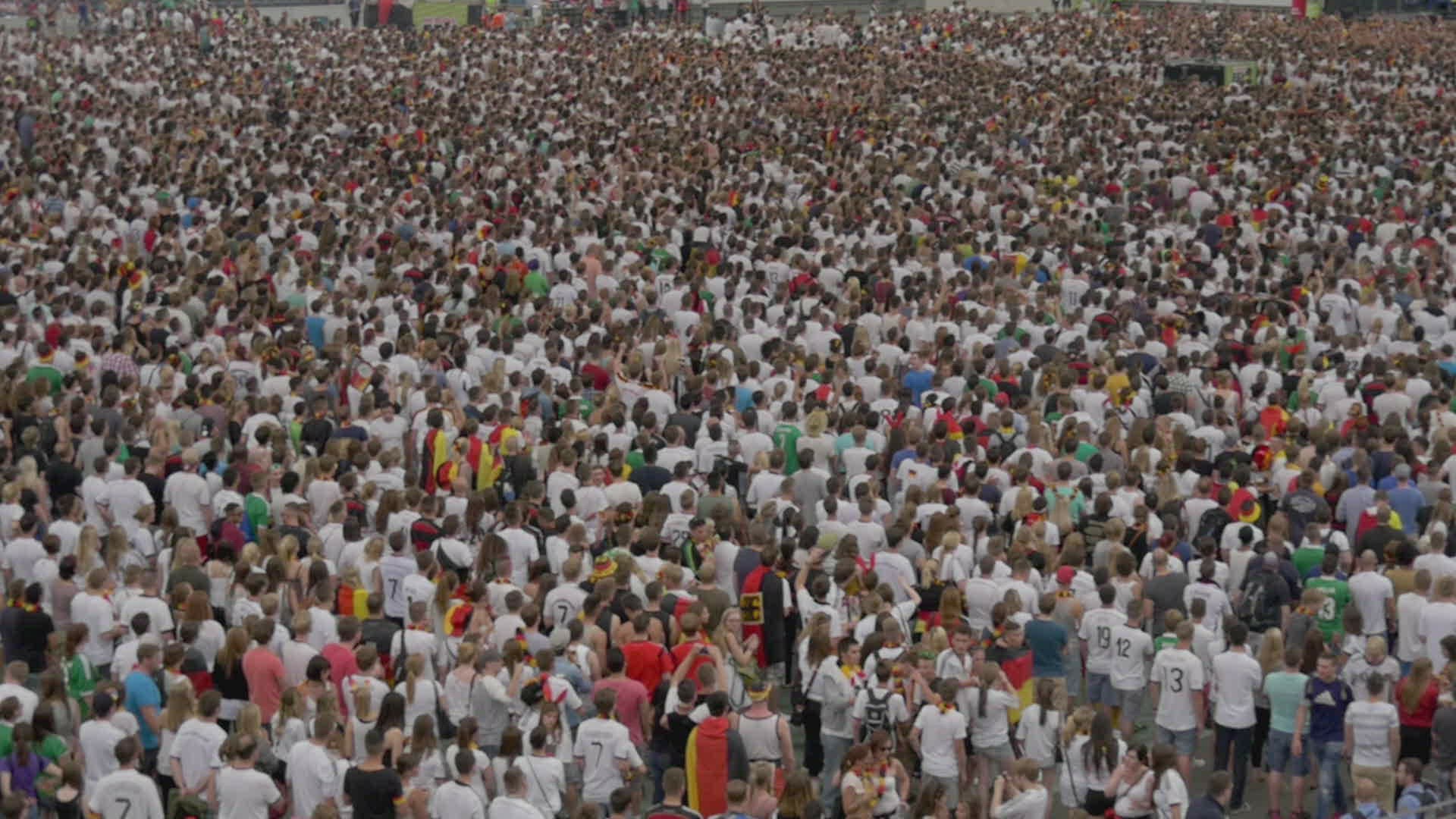 631680598 / German Fan / Public Viewing