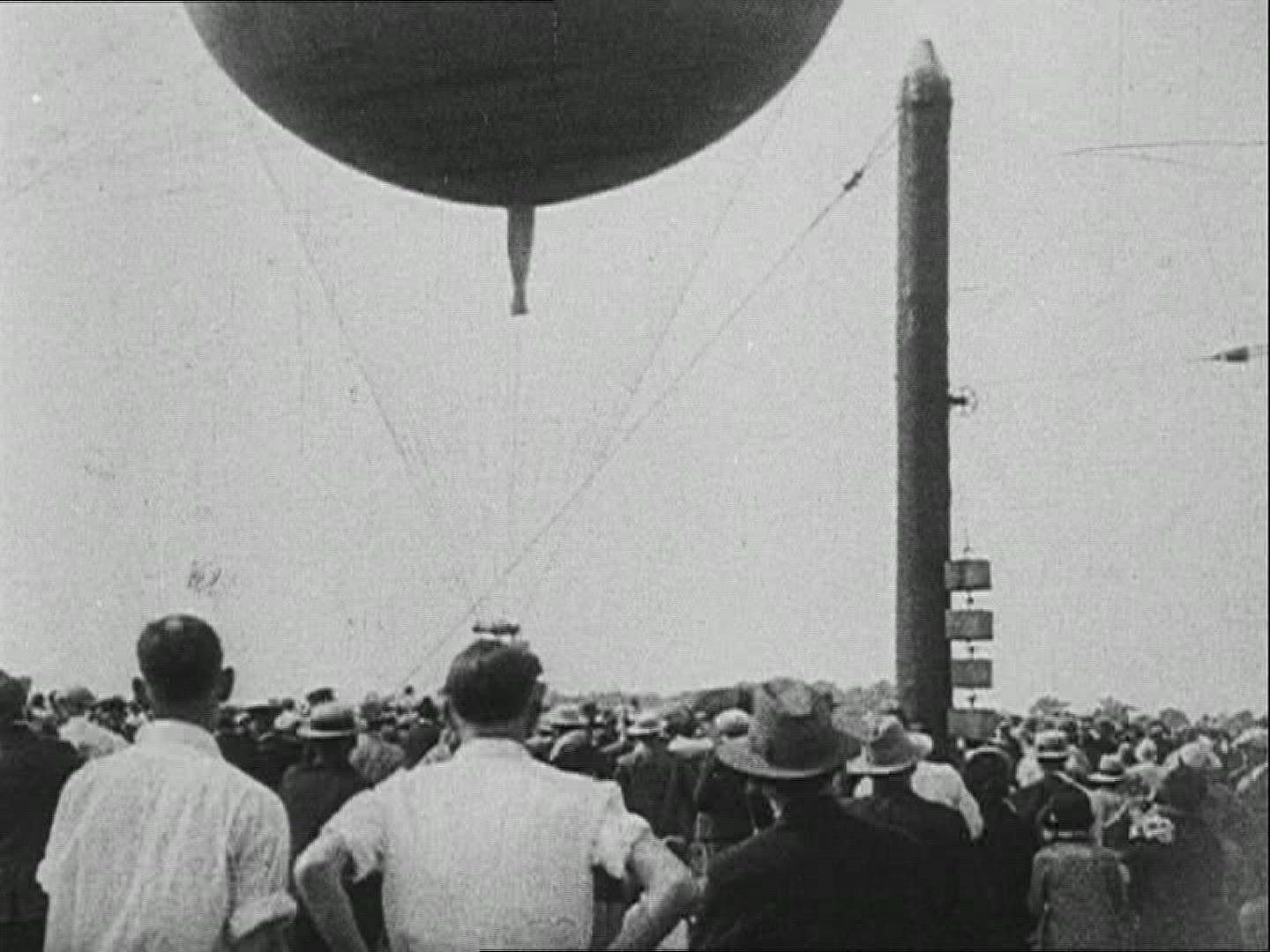 480034893 / Hot Air Balloon / Race / 1920-1929 / Europe