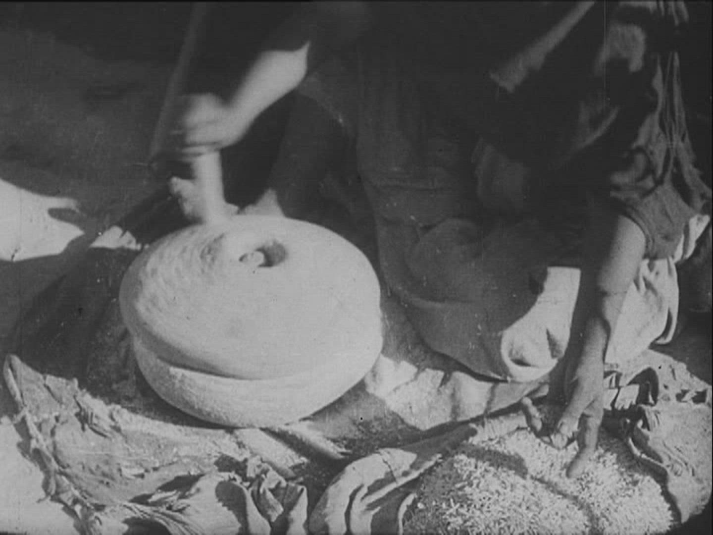 470470851 / Housework / Nomad / Morocco